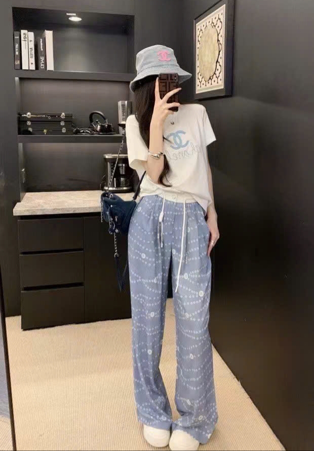 Set bộ nữ áo thun trắng quần dài xanh dương Chanel 6