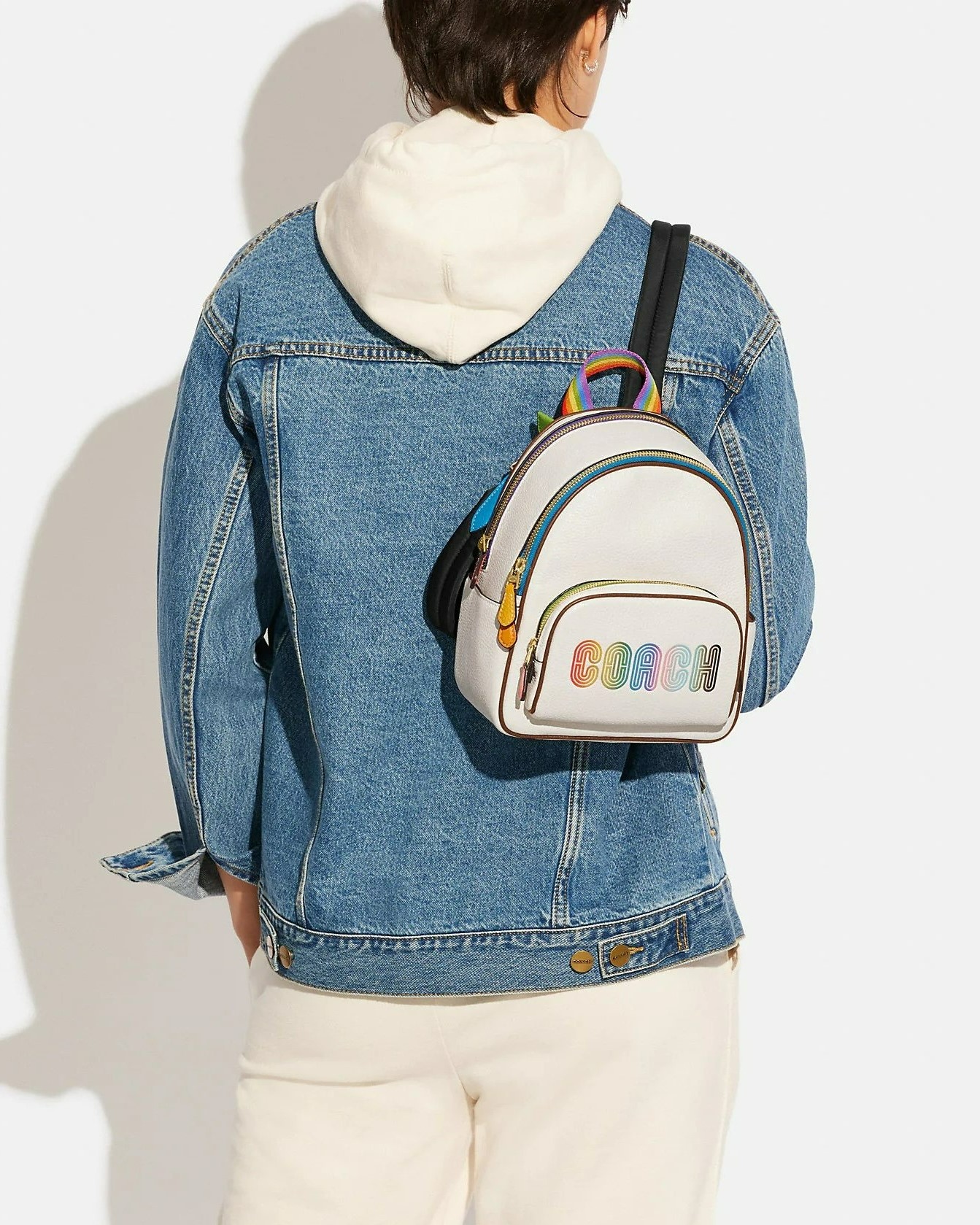 BALO HỌA TIẾT CẦU VỒNG COACH MINI COURT BACKPACK WITH RAINBOW 2