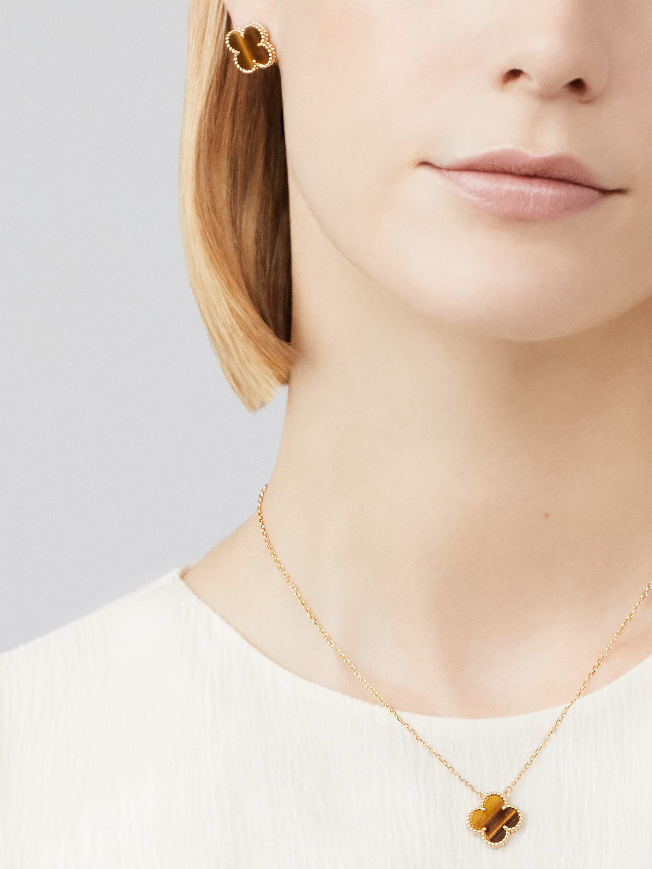 Dây Chuyền cỏ 4 lá Van Cleef & Arpels Vintage Alhambra Necklace Pendant In Tiger Eye VCARD38600 2