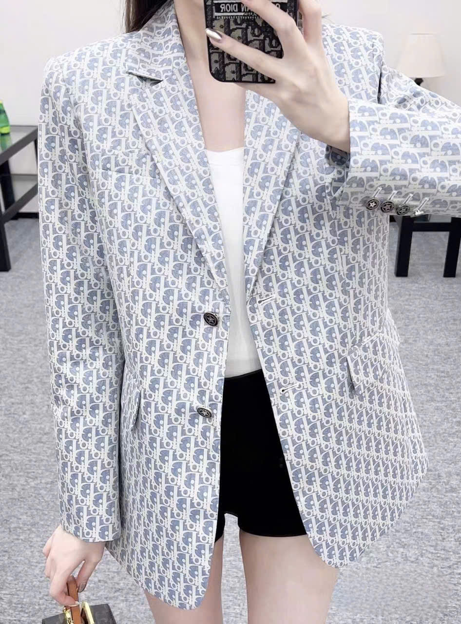Áo vest xám họa tiết hãng Dior 3