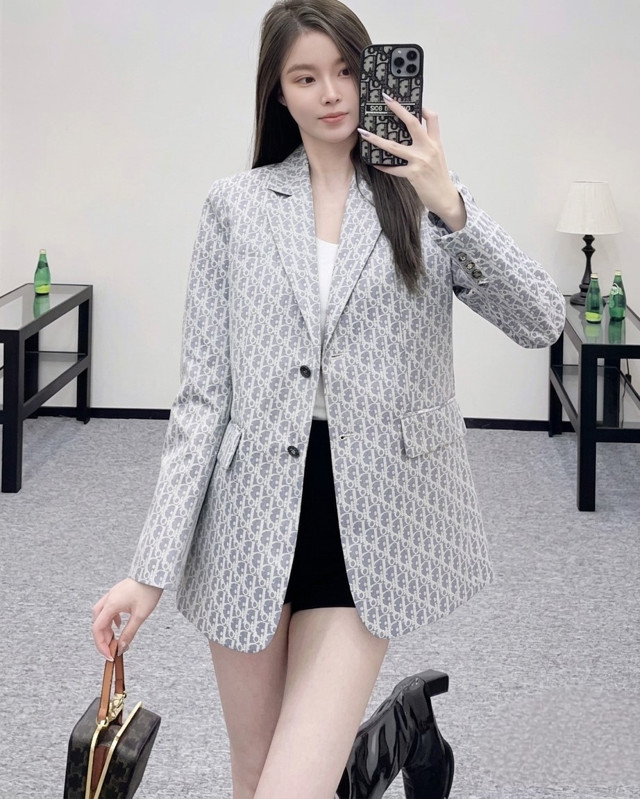 Áo vest xám họa tiết hãng Dior 4