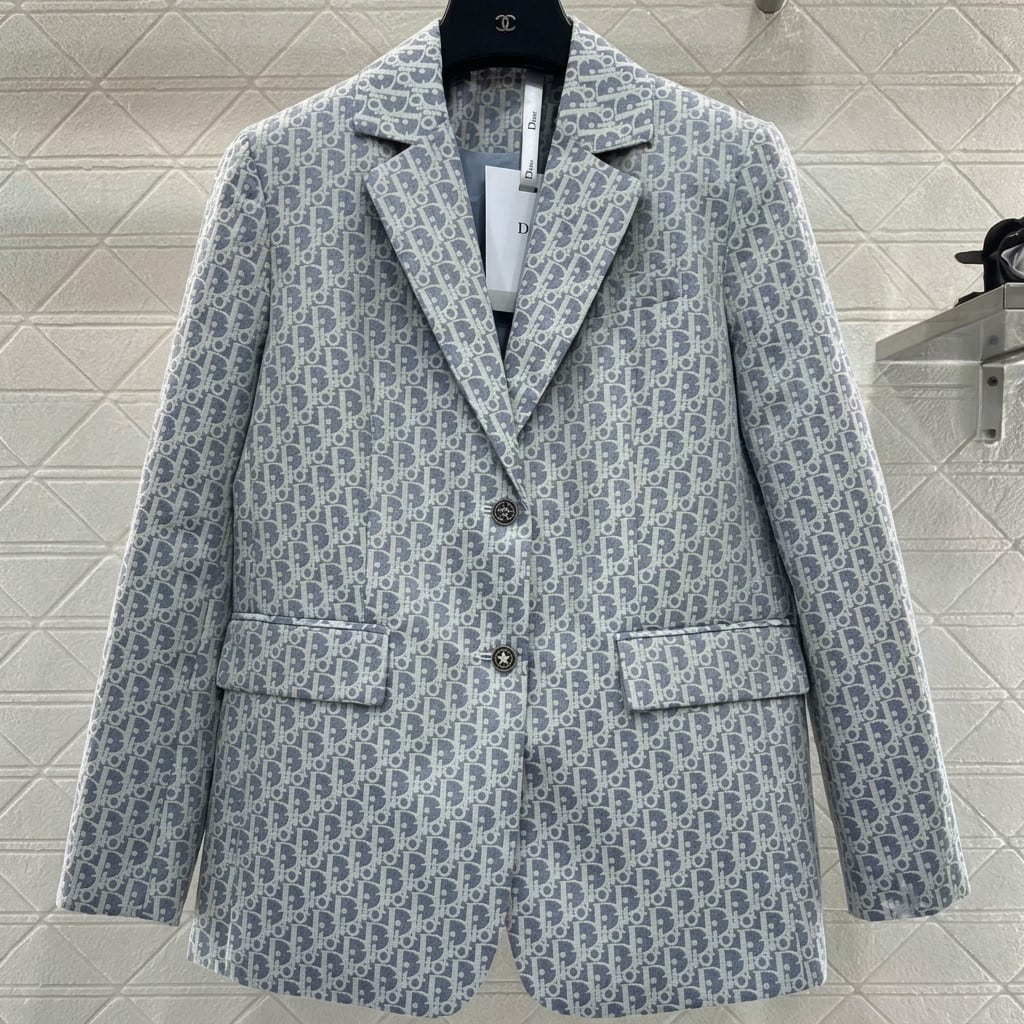 Áo vest xám họa tiết hãng Dior 6
