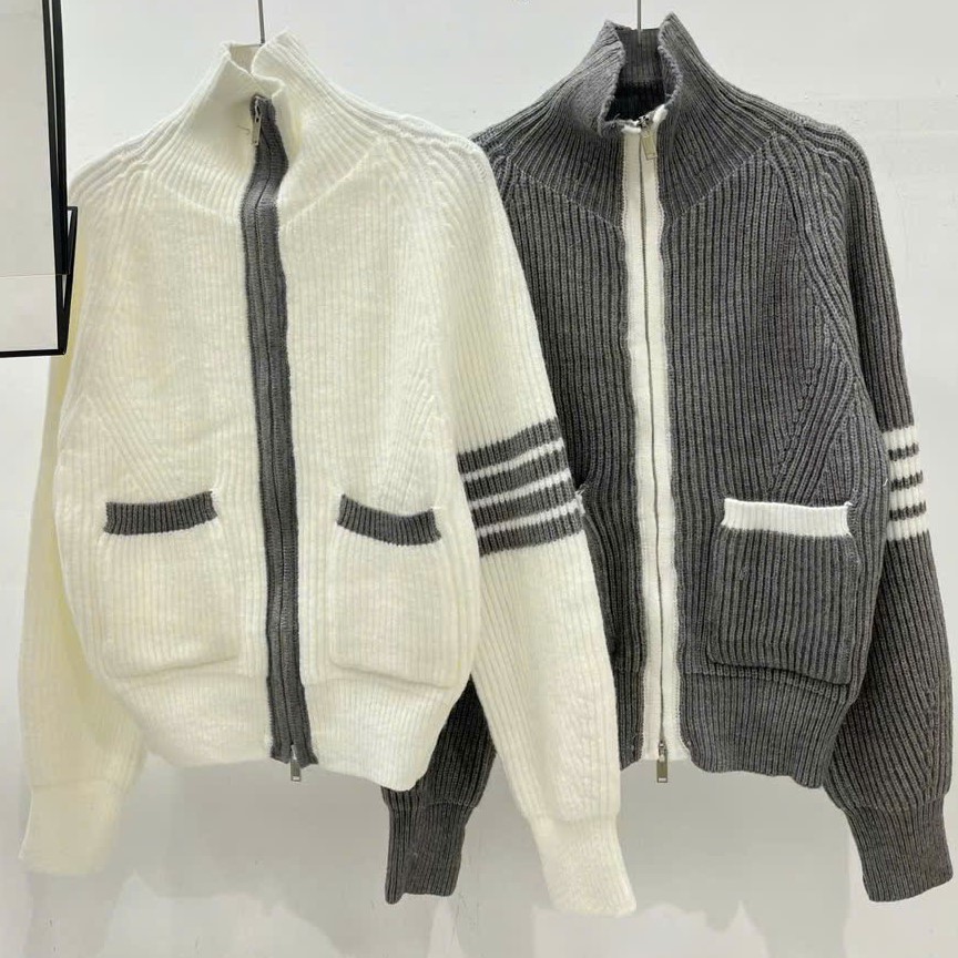 Áo khoác nữ len Thom Browne màu kem phối xám 2