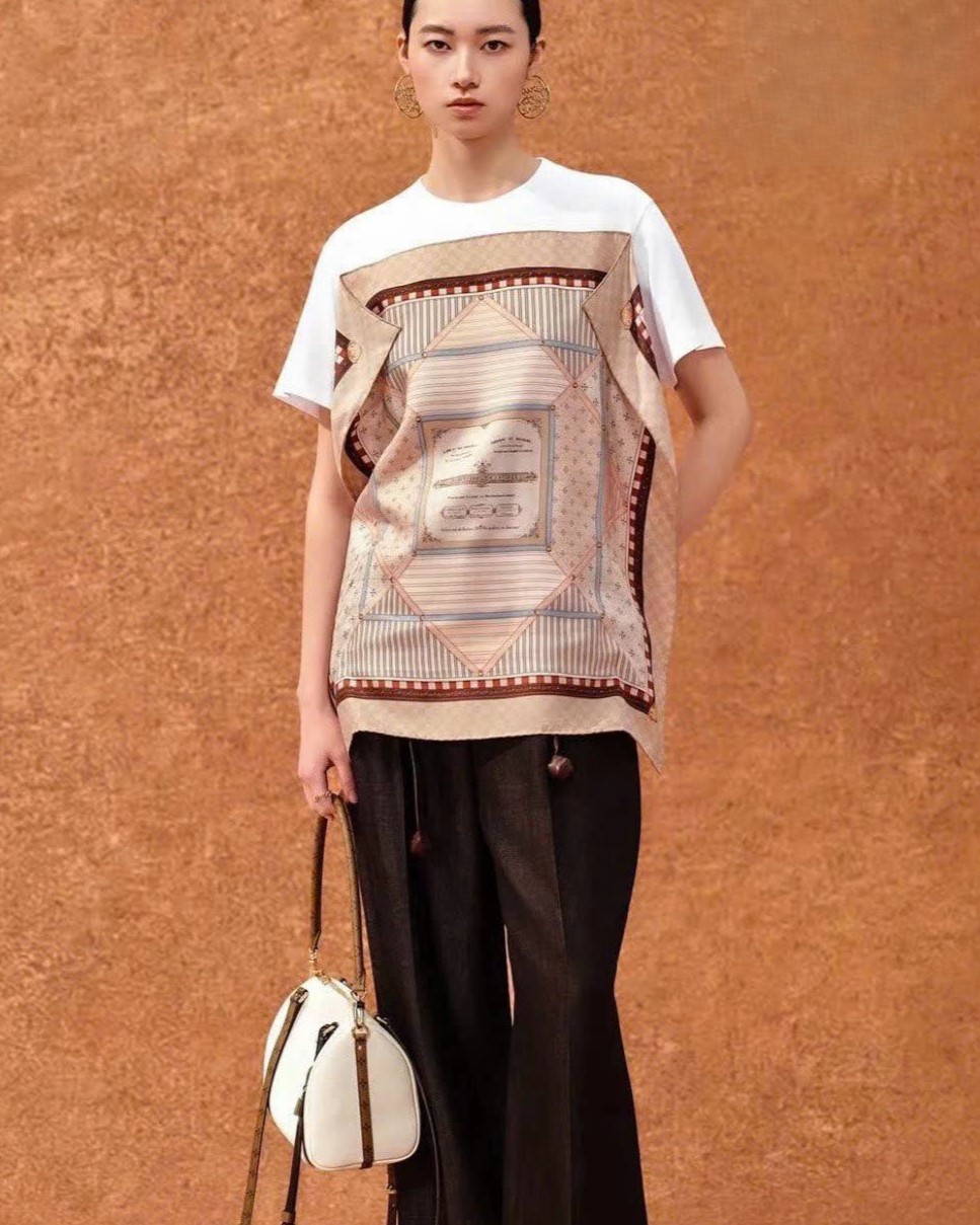 Áo LV Trunk Scarf Front T-Shirt 16