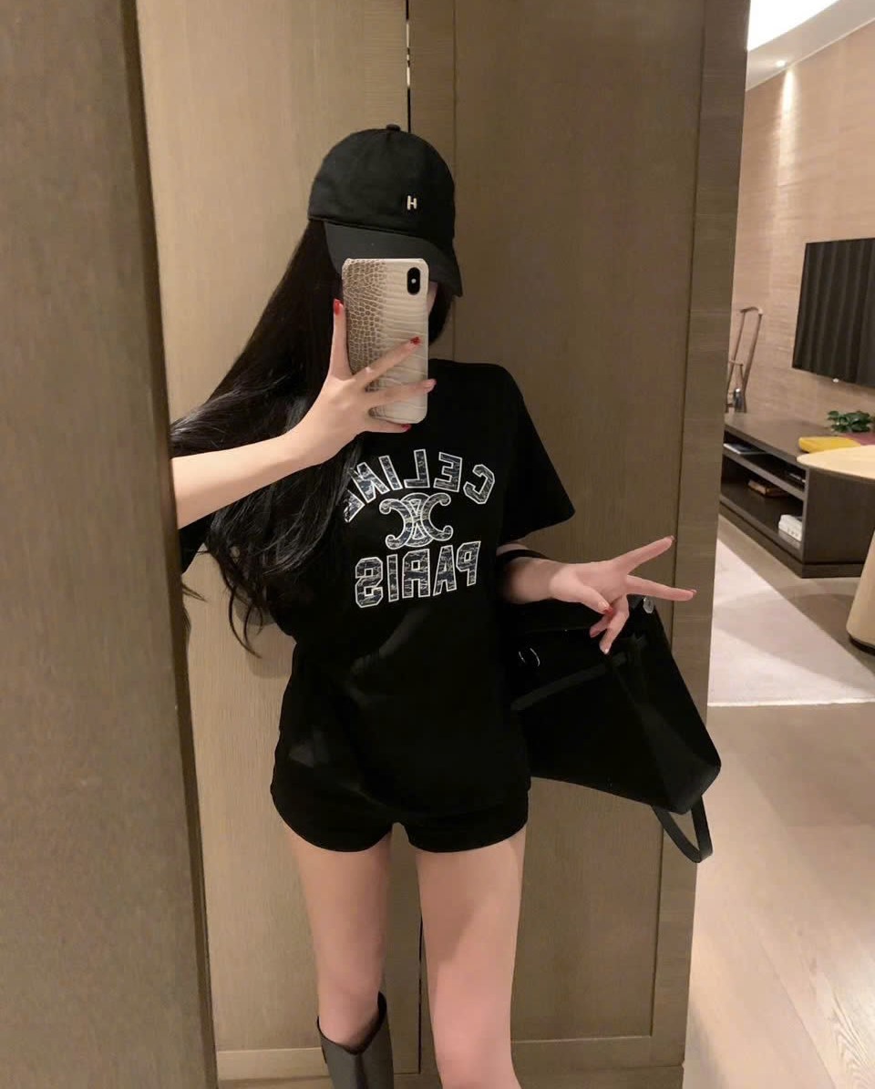 Áo thun trắng và đen họa tiết hãng Celine 3