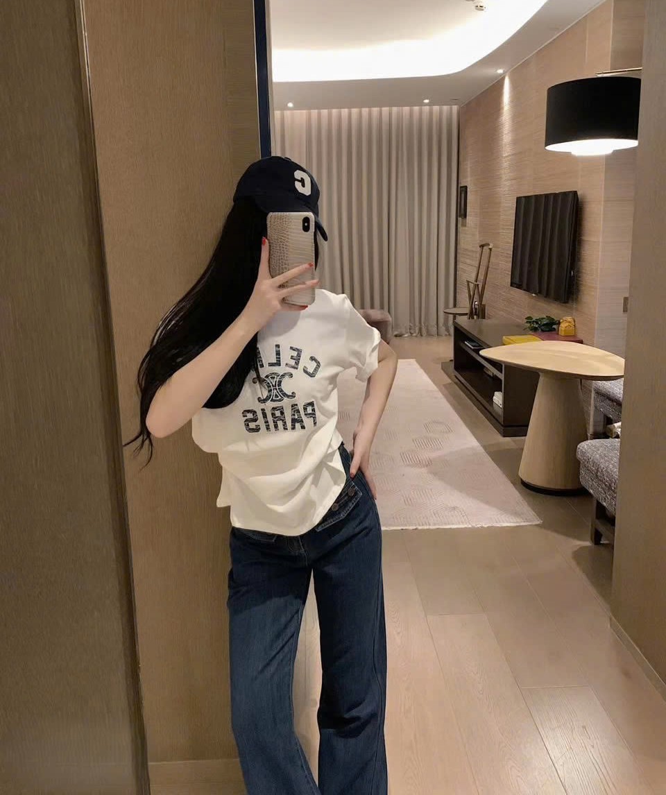 Áo thun trắng và đen họa tiết hãng Celine 5