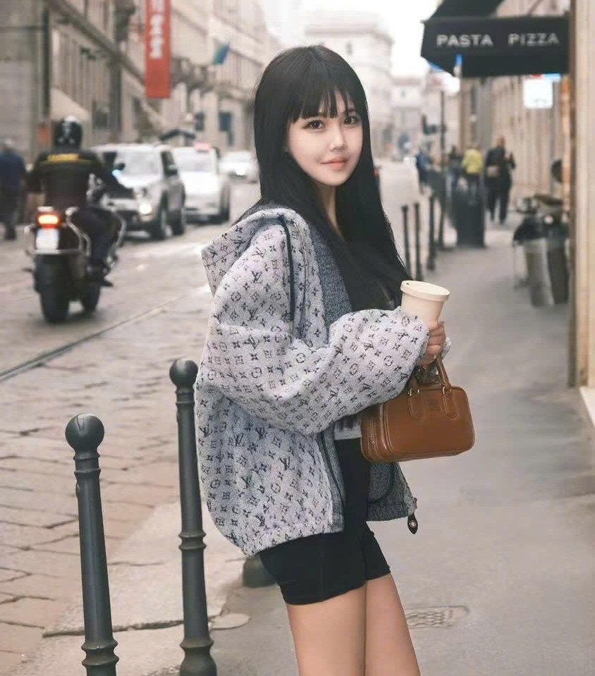 Áo khoác LV Louis Vuitton Monogram Bouclé Hoodie 10