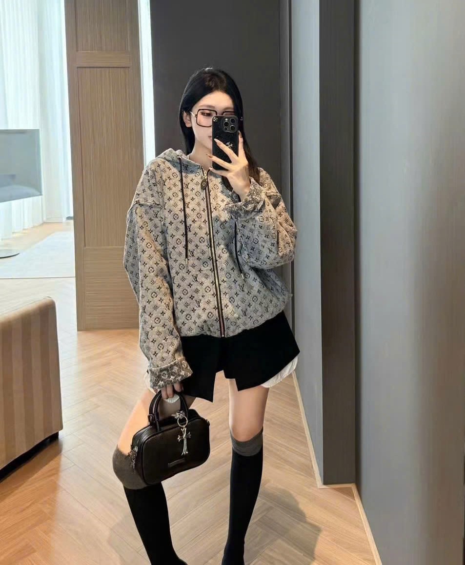 Áo khoác LV Louis Vuitton Monogram Bouclé Hoodie 11