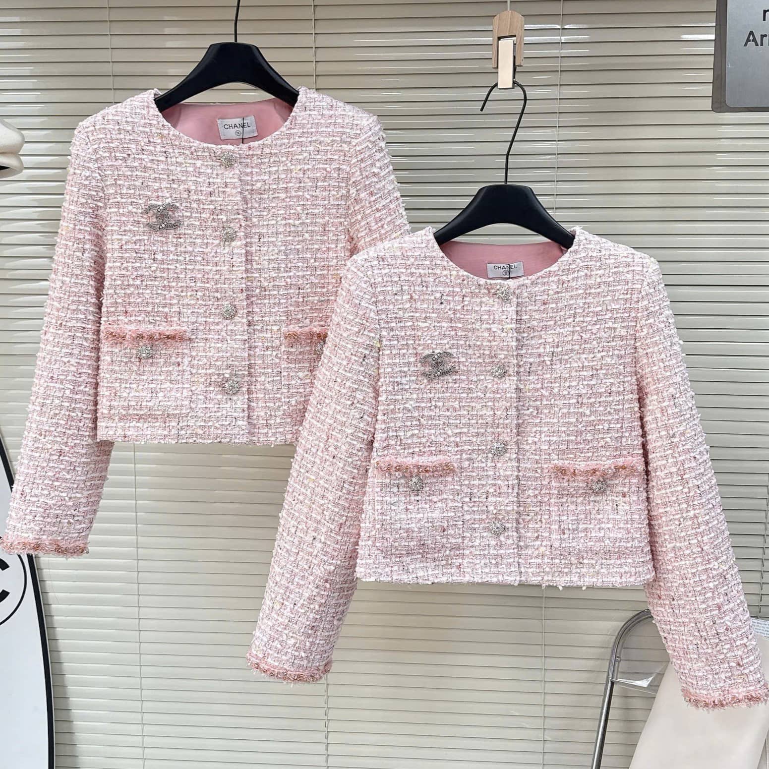Áo khoác dạ vải tweed Chanel hồng 6