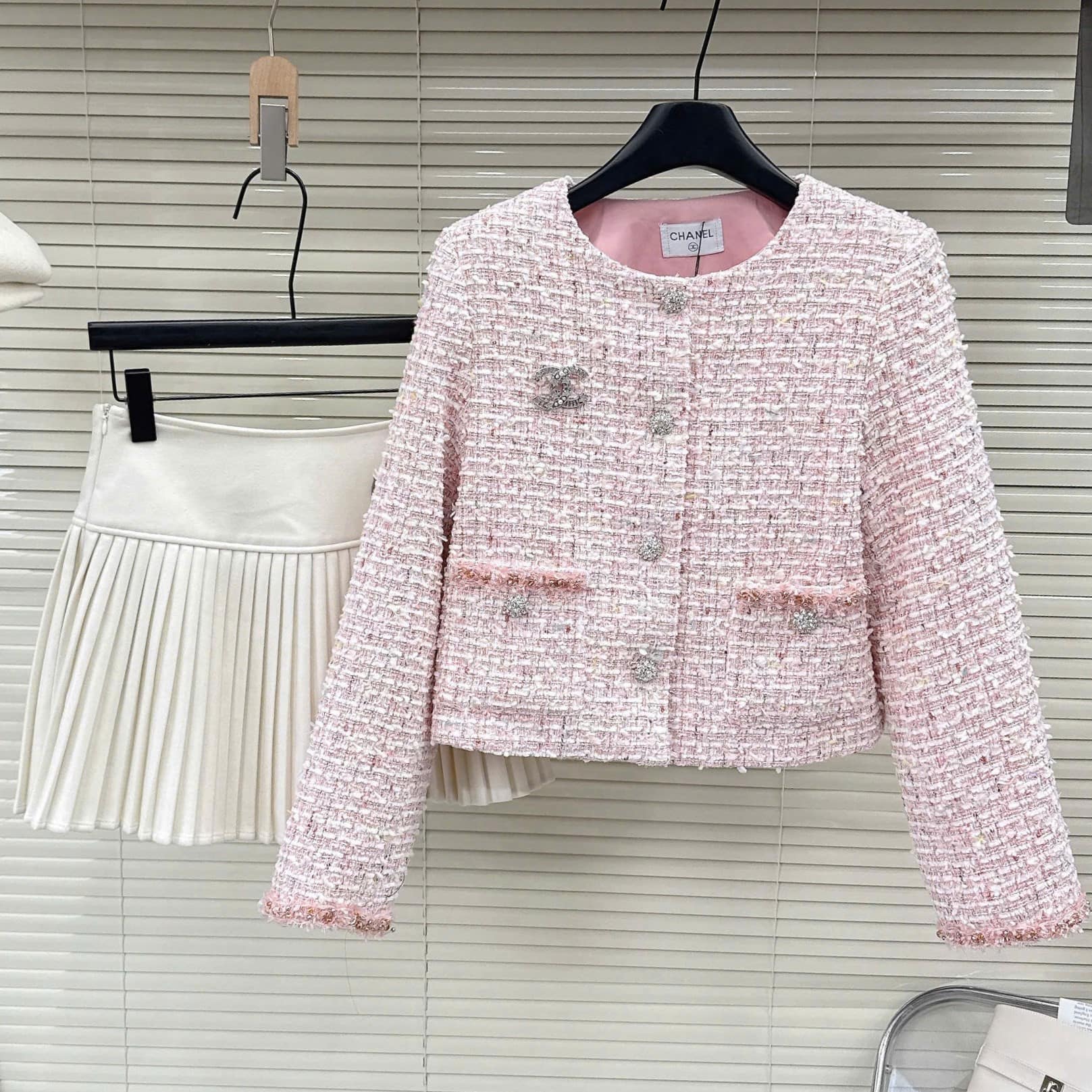 Áo khoác dạ vải tweed Chanel hồng 8