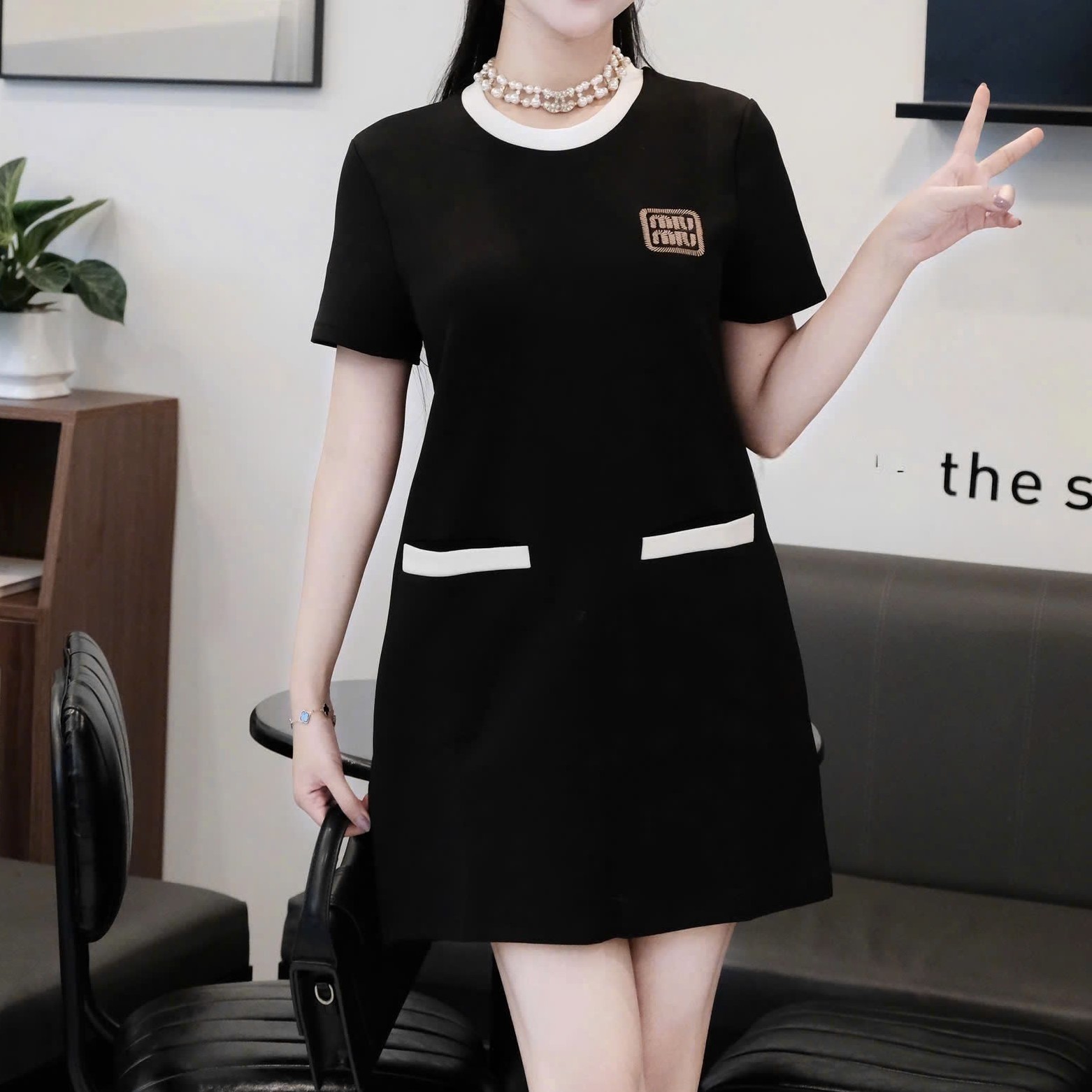 Đầm Miu Miu dáng suông cổ tròn 2