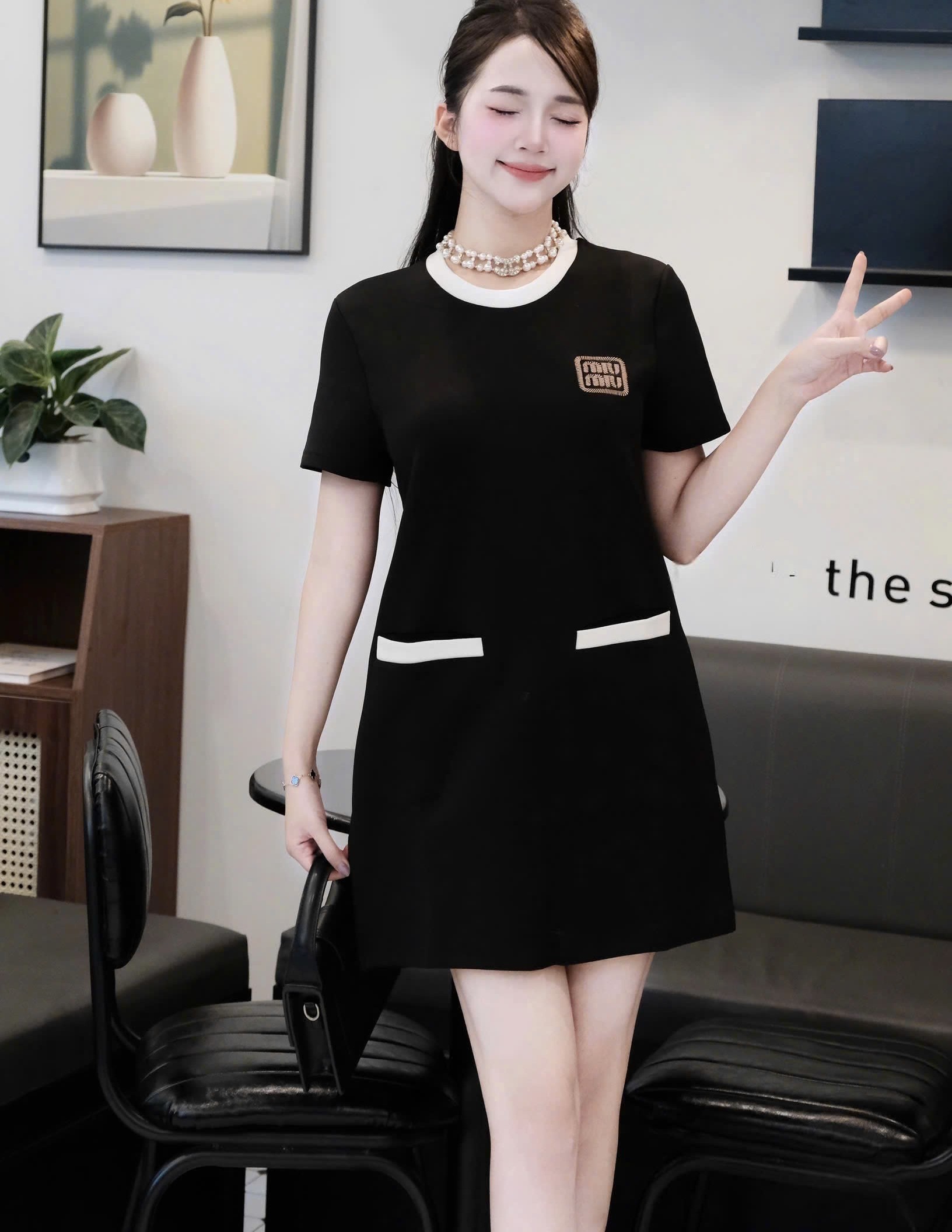 Đầm Miu Miu dáng suông cổ tròn 4