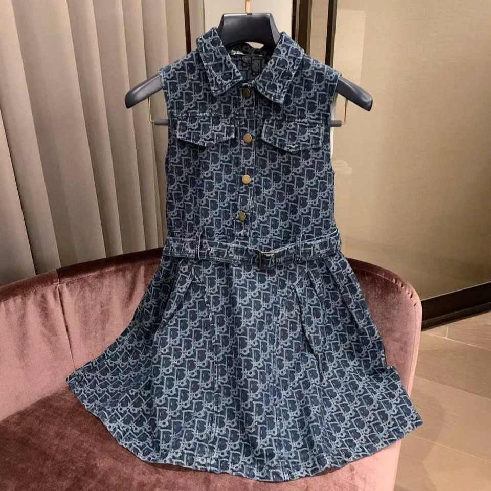Đầm sát nách Dior dáng xòe 3