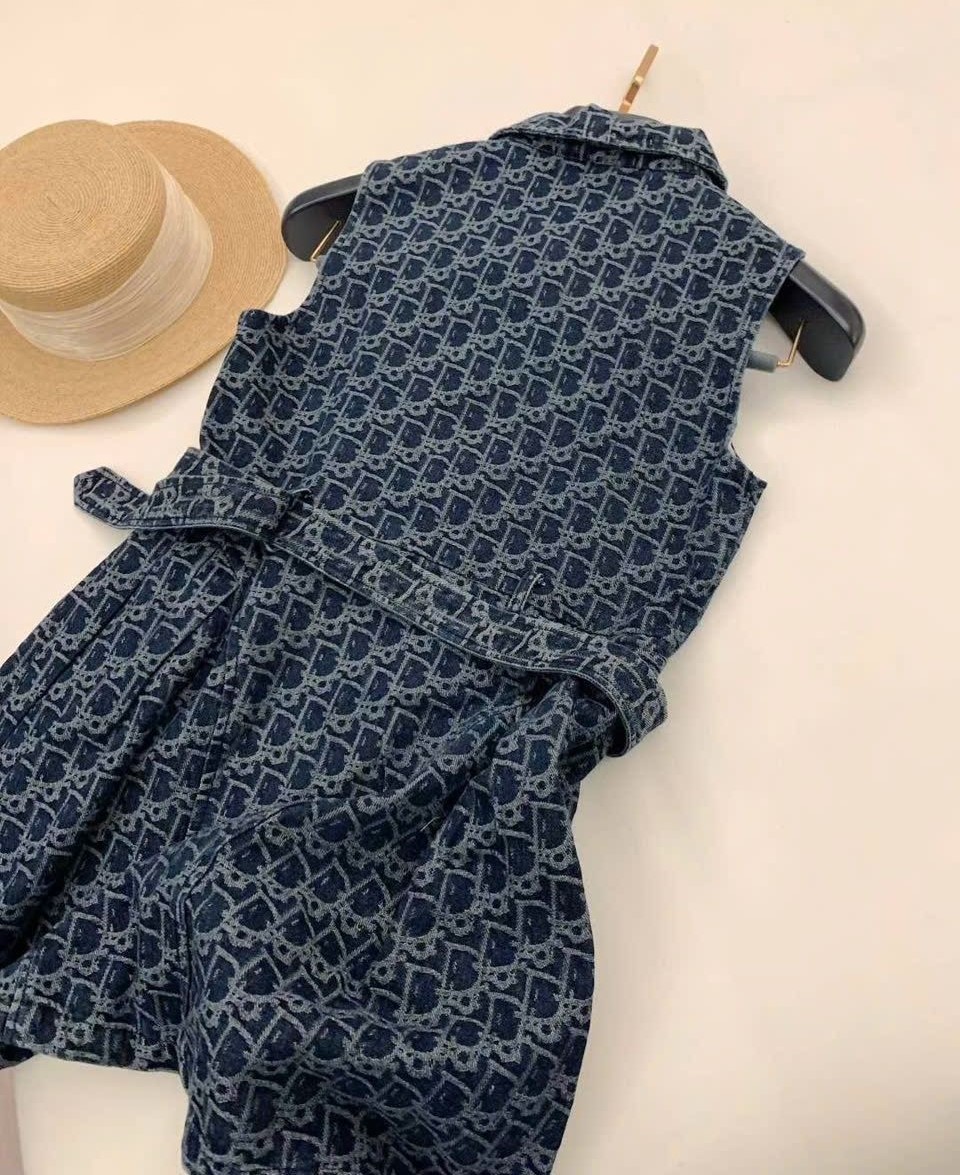 Đầm sát nách Dior dáng xòe 5