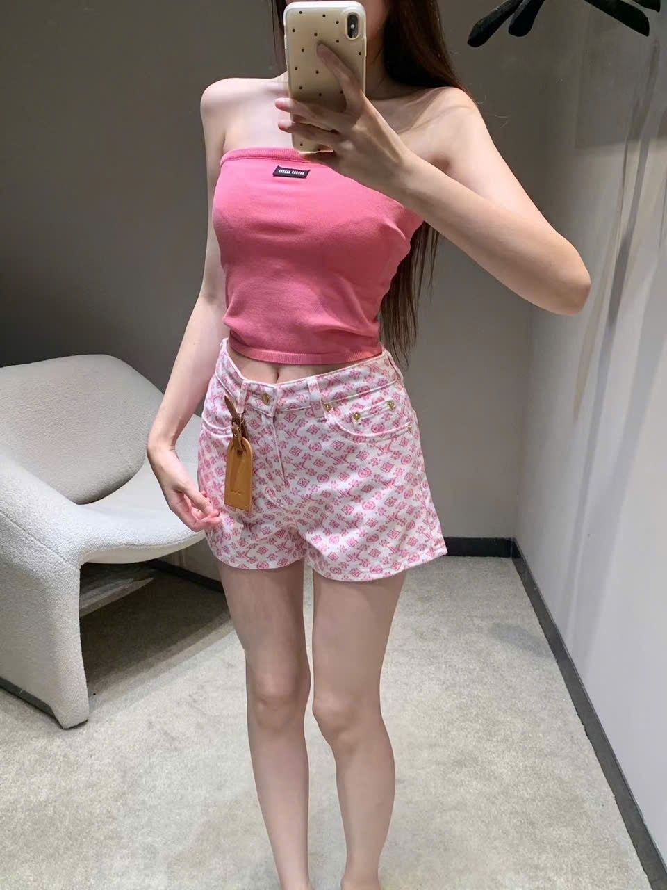 Quần short ngắn hồng LV 1