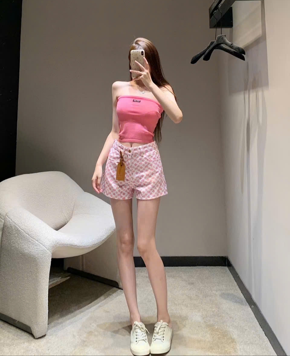 Quần short ngắn hồng LV 4