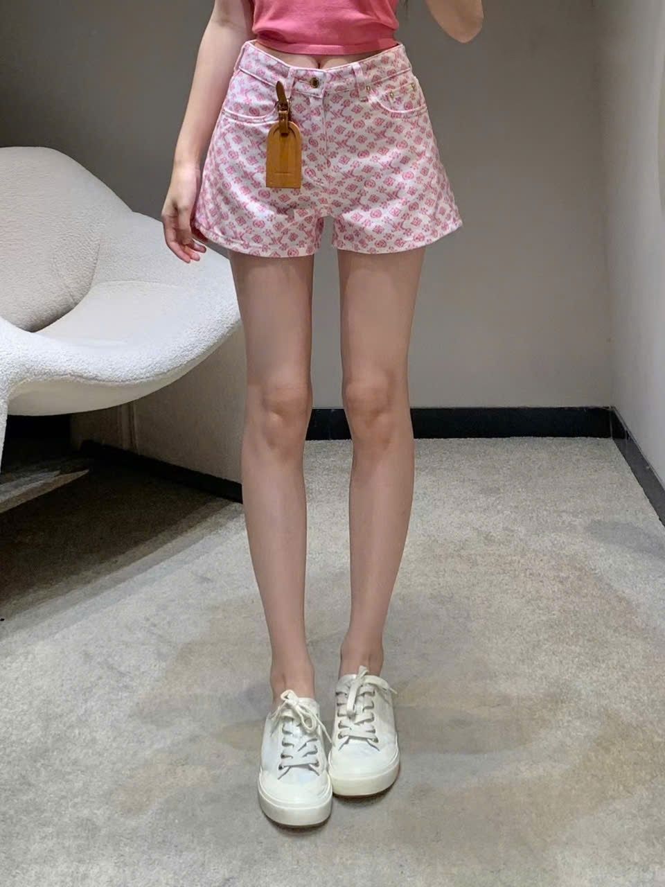 Quần short ngắn hồng LV 2
