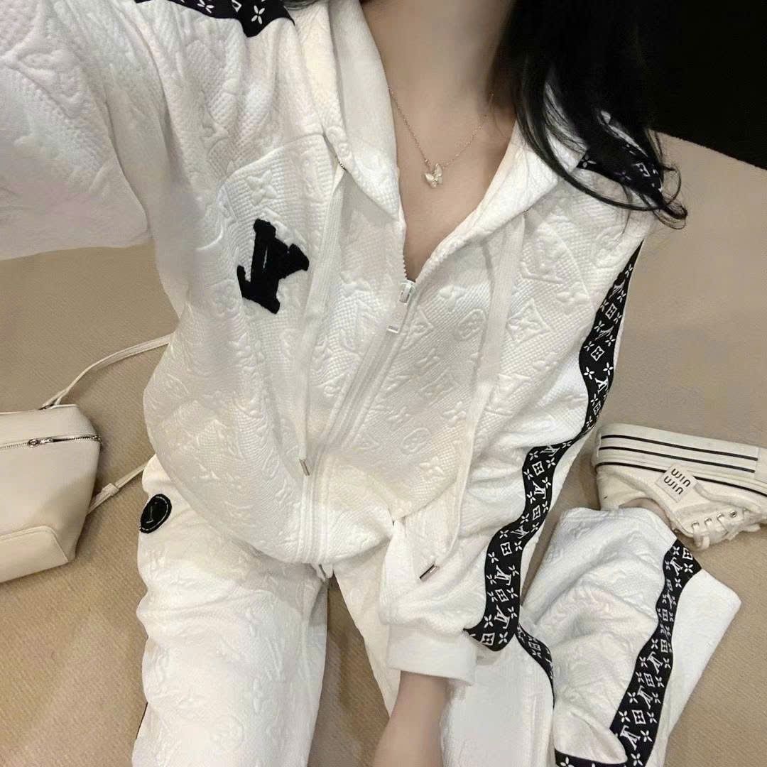 Set bộ áo quần dài LV phối màu đen trắng 1