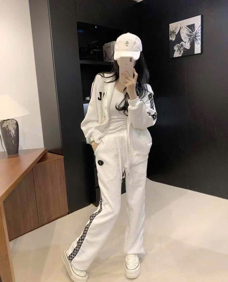 Set bộ áo quần dài LV phối màu đen trắng 2
