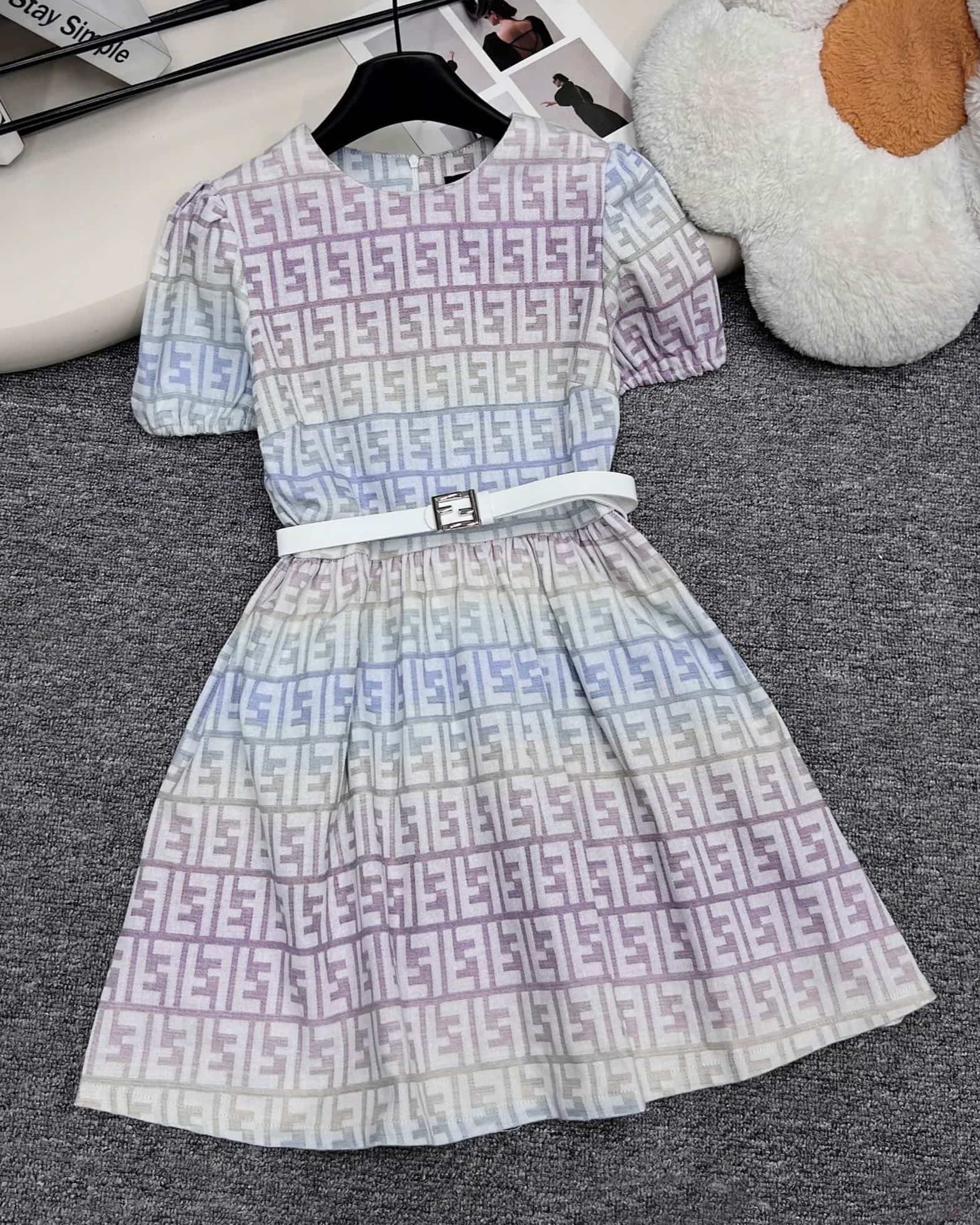 Áo đầm nữ Fendi kèm thắt lưng màu loang tím 1