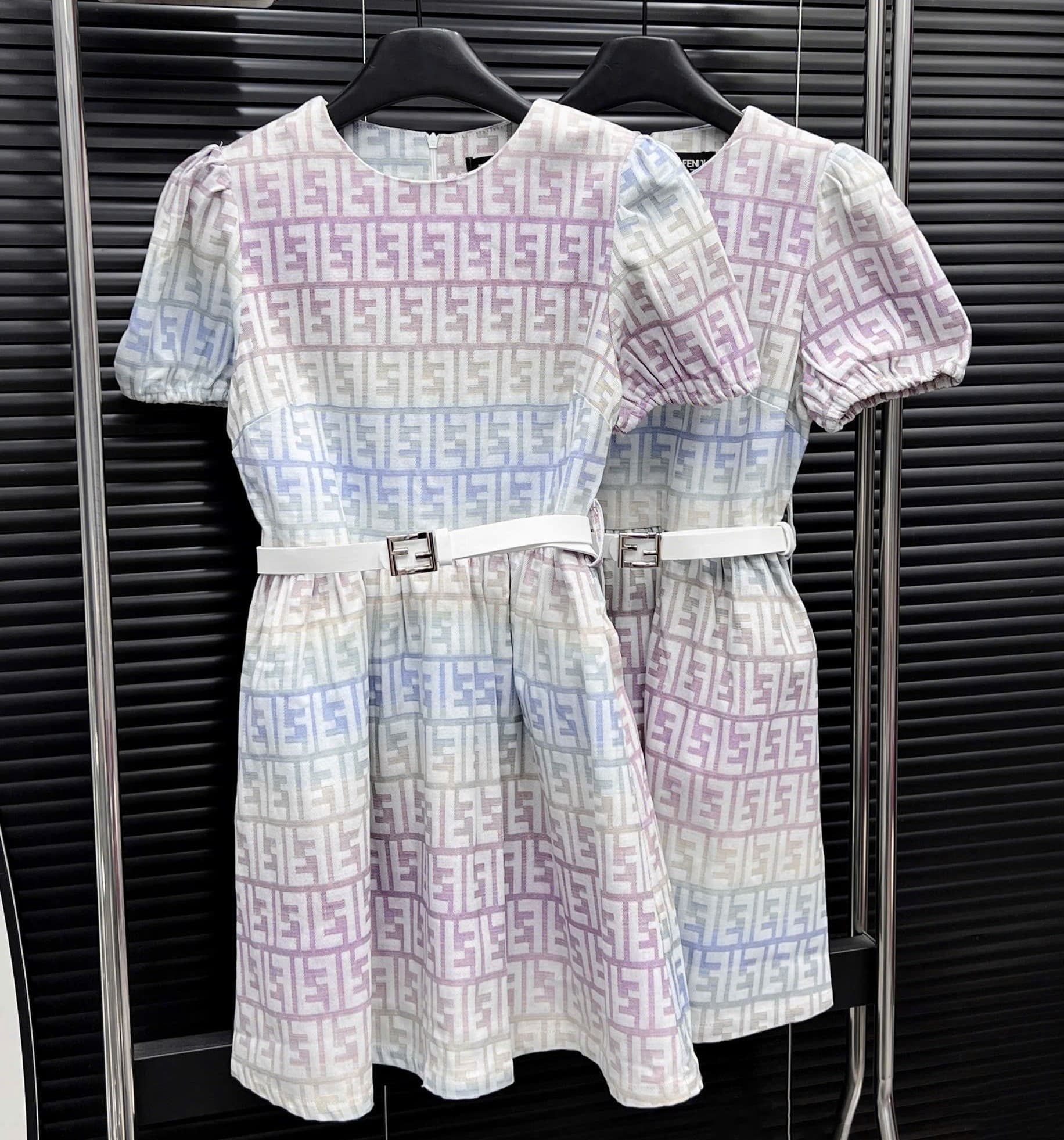 Áo đầm nữ Fendi kèm thắt lưng màu loang tím 2