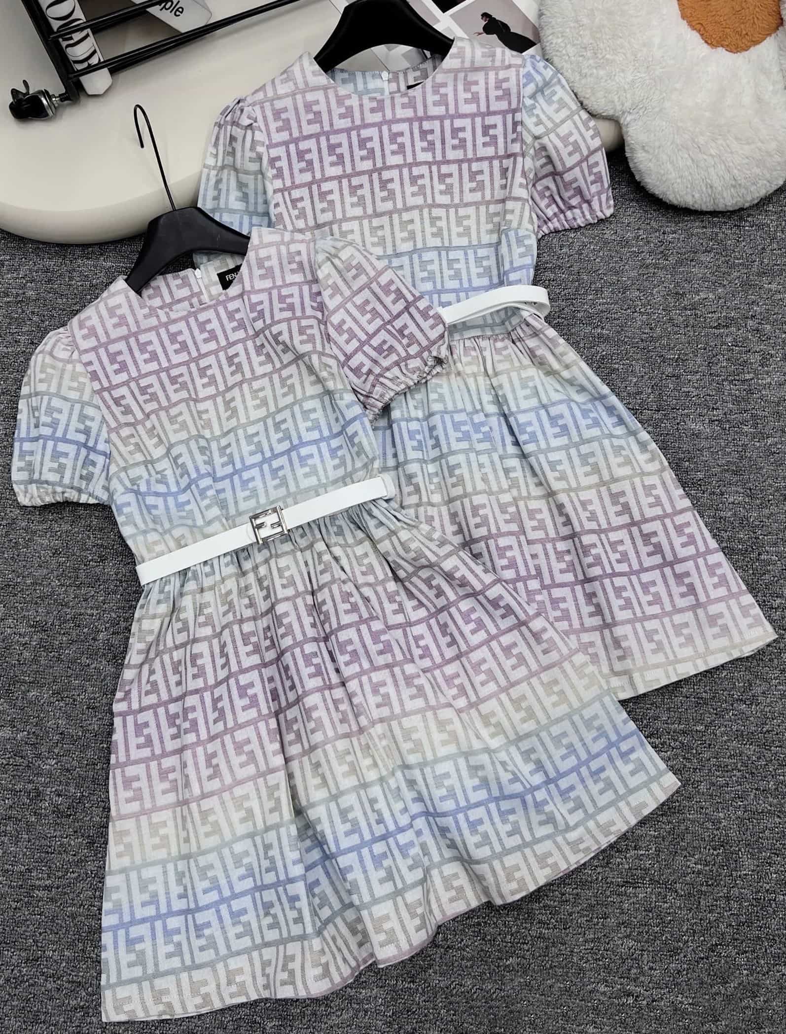 Áo đầm nữ Fendi kèm thắt lưng màu loang tím 3