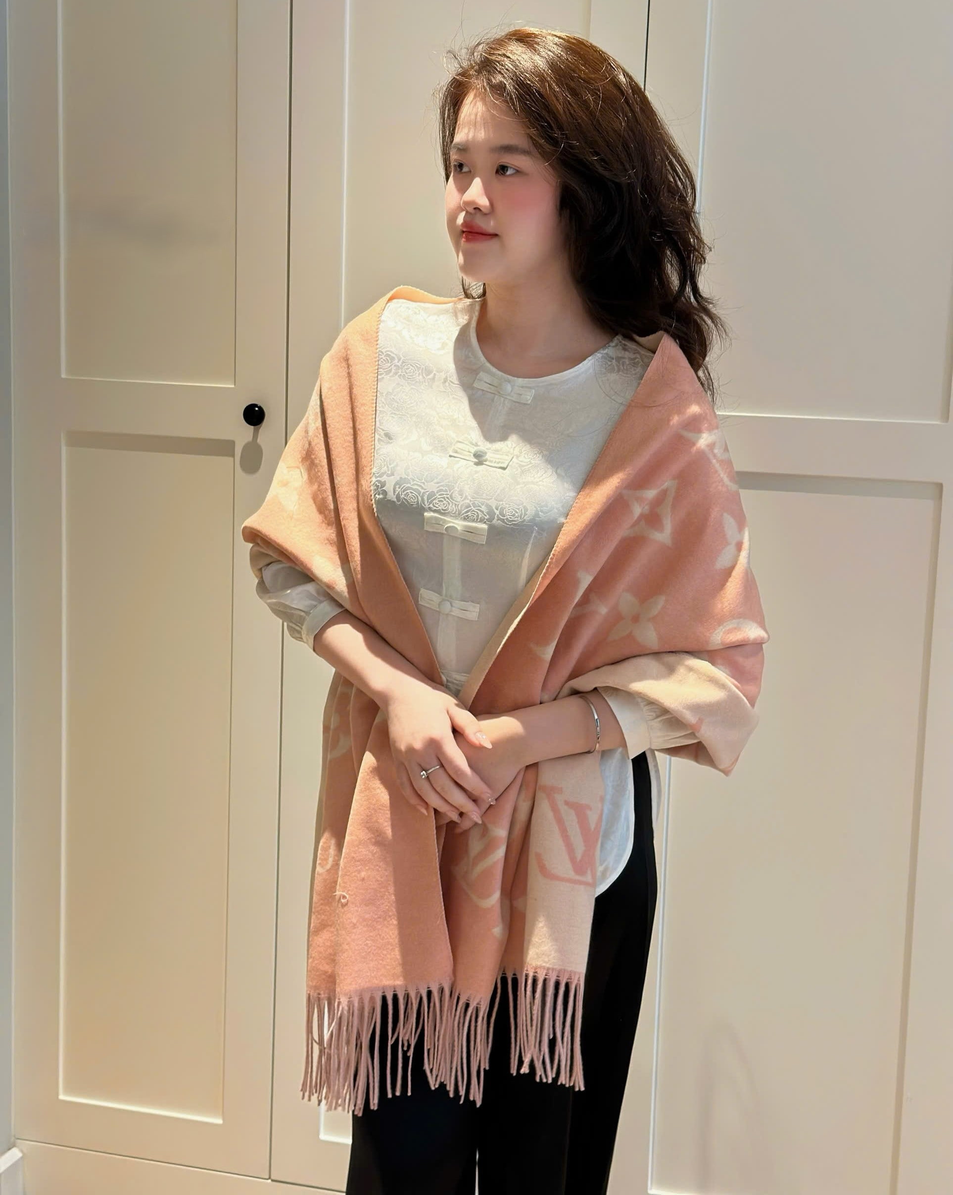 Khăn Quàng Cổ LV Louis Vuitton Essential Scarf Các Loại 1