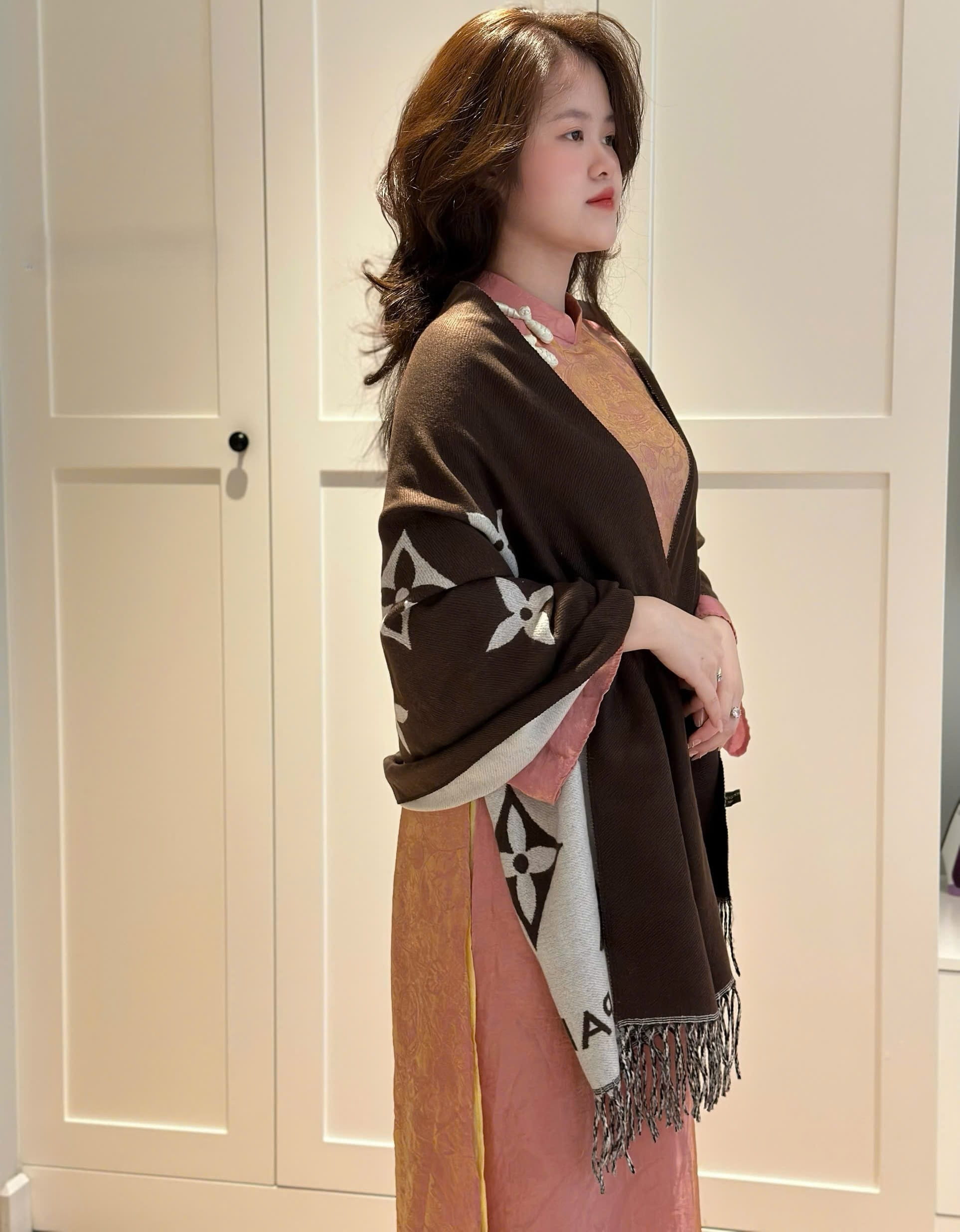 Khăn Quàng Cổ LV Louis Vuitton Essential Scarf Các Loại 16