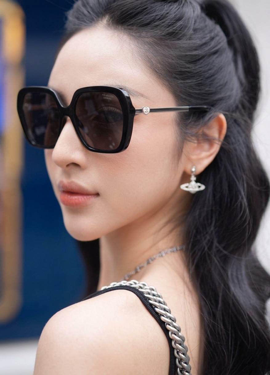 Mắt kính Chanel Square Sunglasses Acetate Metal Frame Black Grey 5521 1