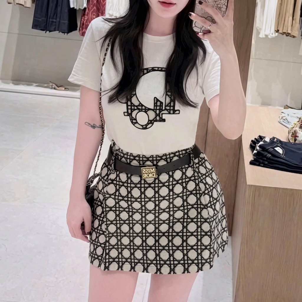 Set áo thun váy sọc kèm thắt lưng Dior 5