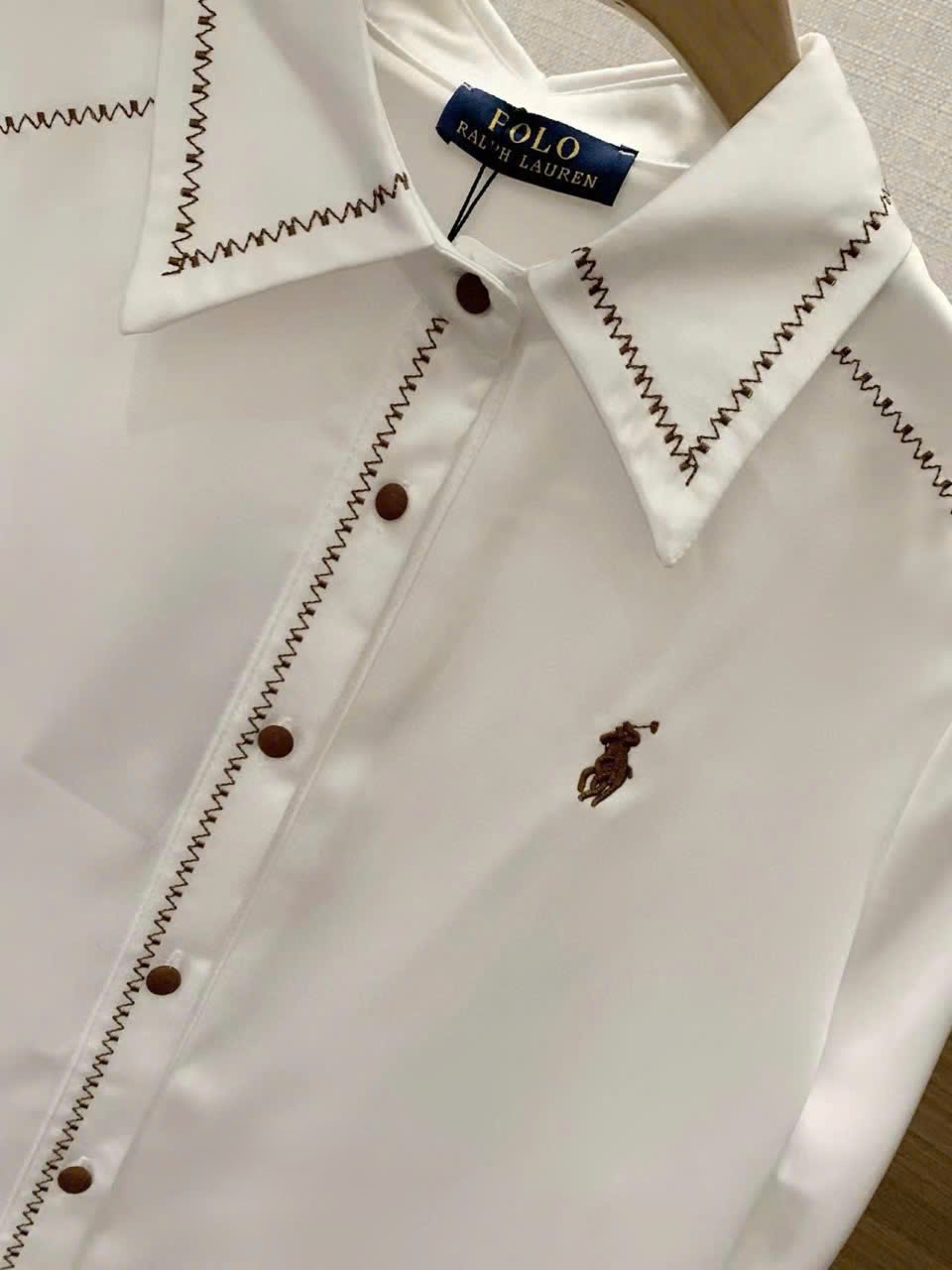 Áo sơ mi lụa tay dài màu trắng kem Polo 4