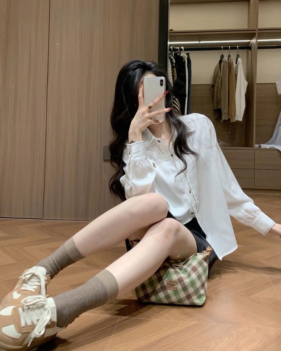 Áo sơ mi lụa tay dài màu trắng kem Polo 9