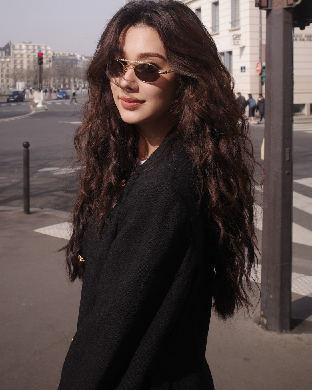 Mắt kính Chanel Oval Sunglasses Metal Imitation Pearls Gold Frame Brown Lenses 4297H 9