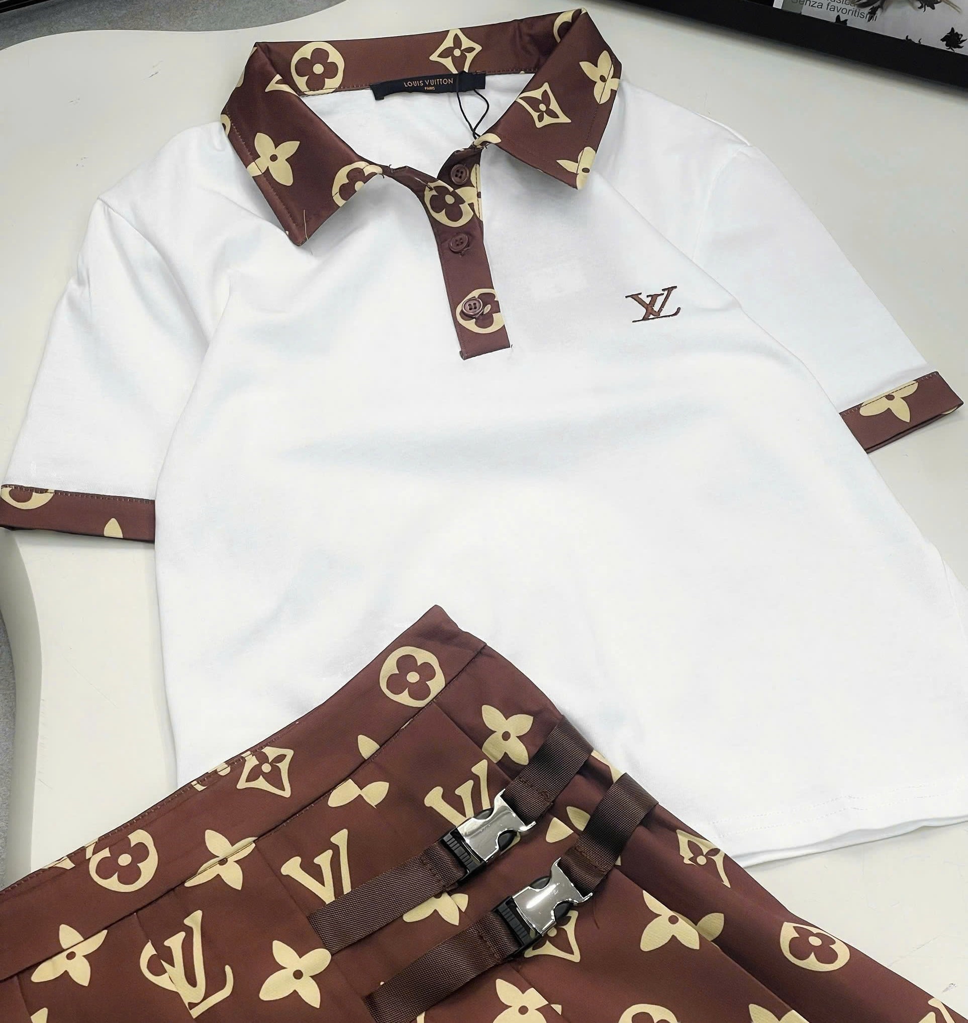 Set áo thun có cổ váy xòe nâu LV 5