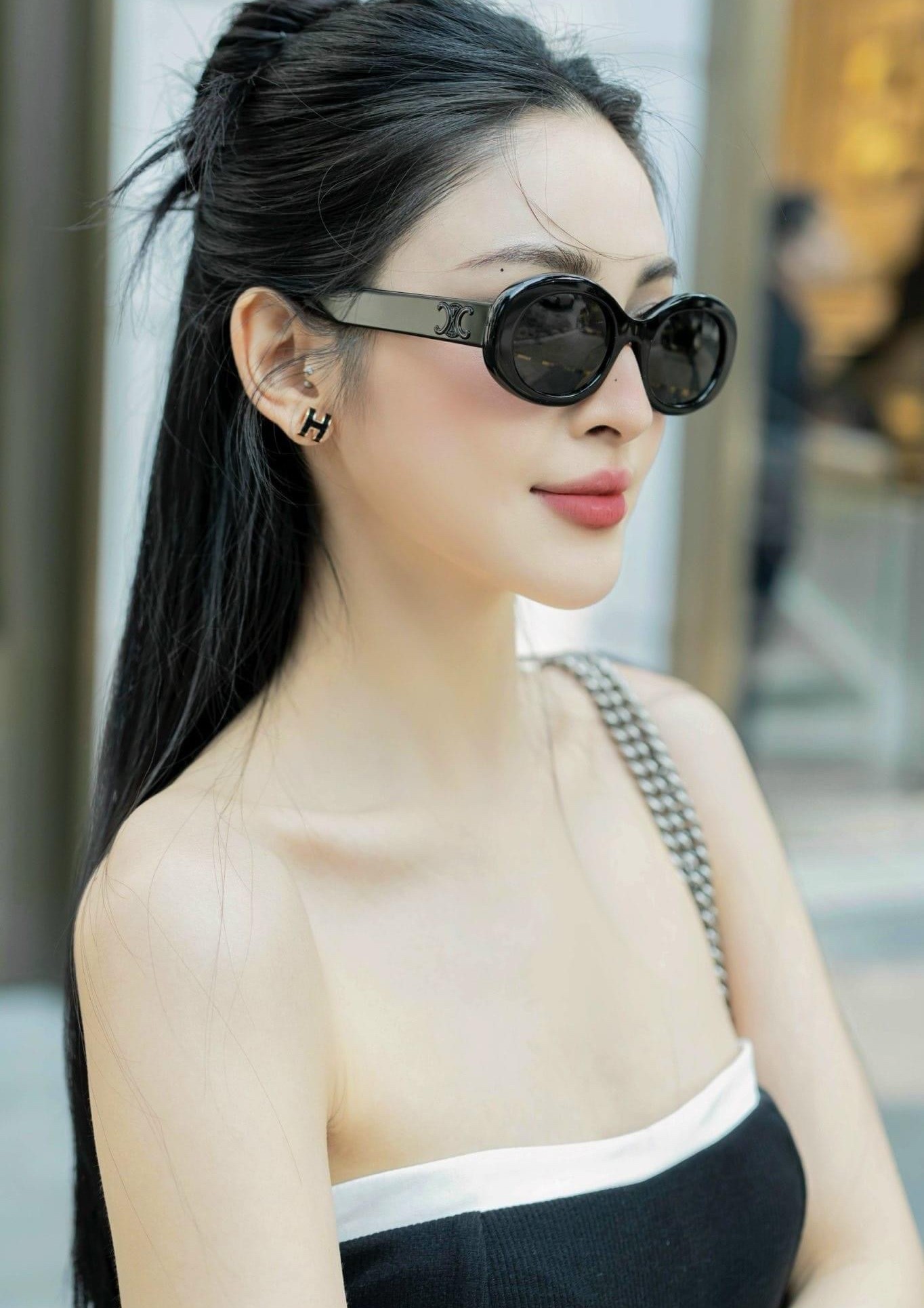 Kính mát nữ Celine Triomphe 01 Sunglasses In Oval Black Acetate Frame 10