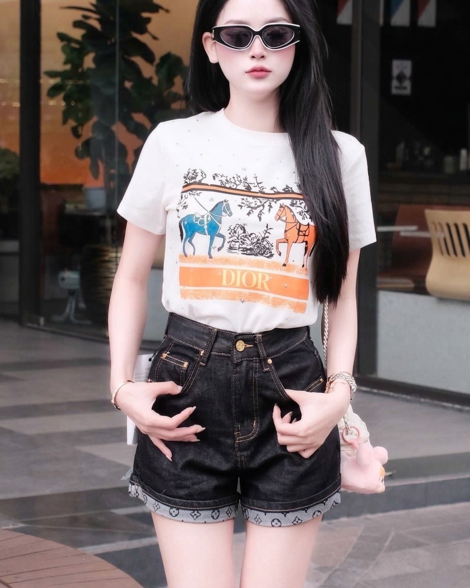 Áo thun nữ Dior trắng đen họa tiết ngựa đính đá 8