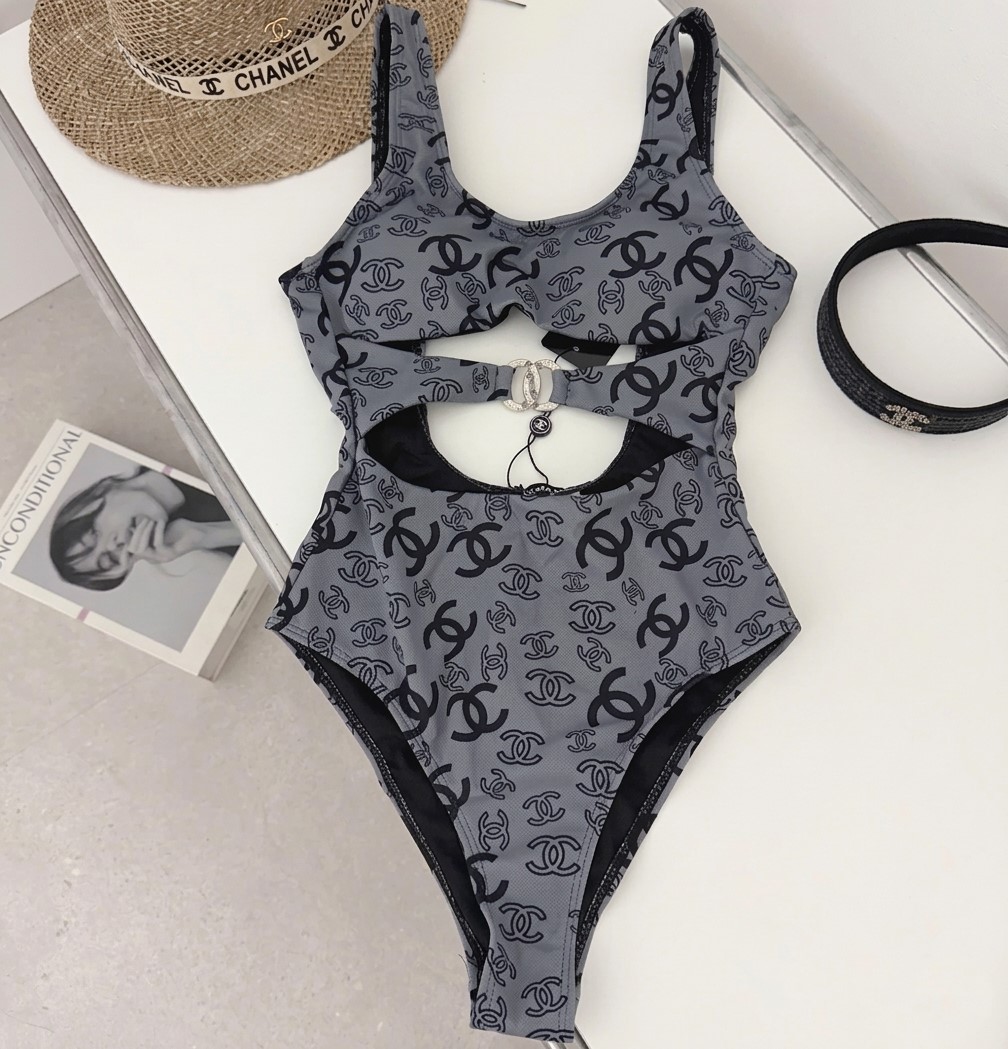 Áo tắm 1 mảnh xám Chanel 2