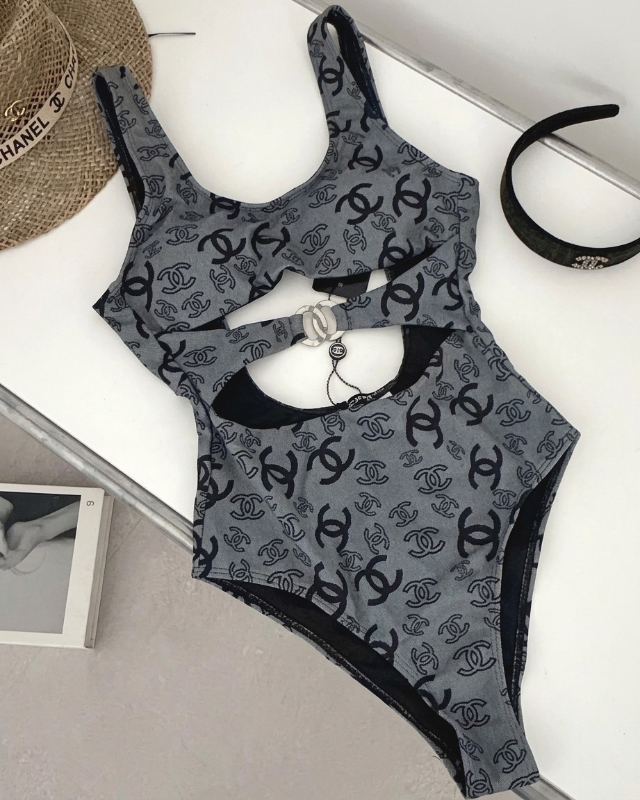 Áo tắm 1 mảnh xám Chanel 3