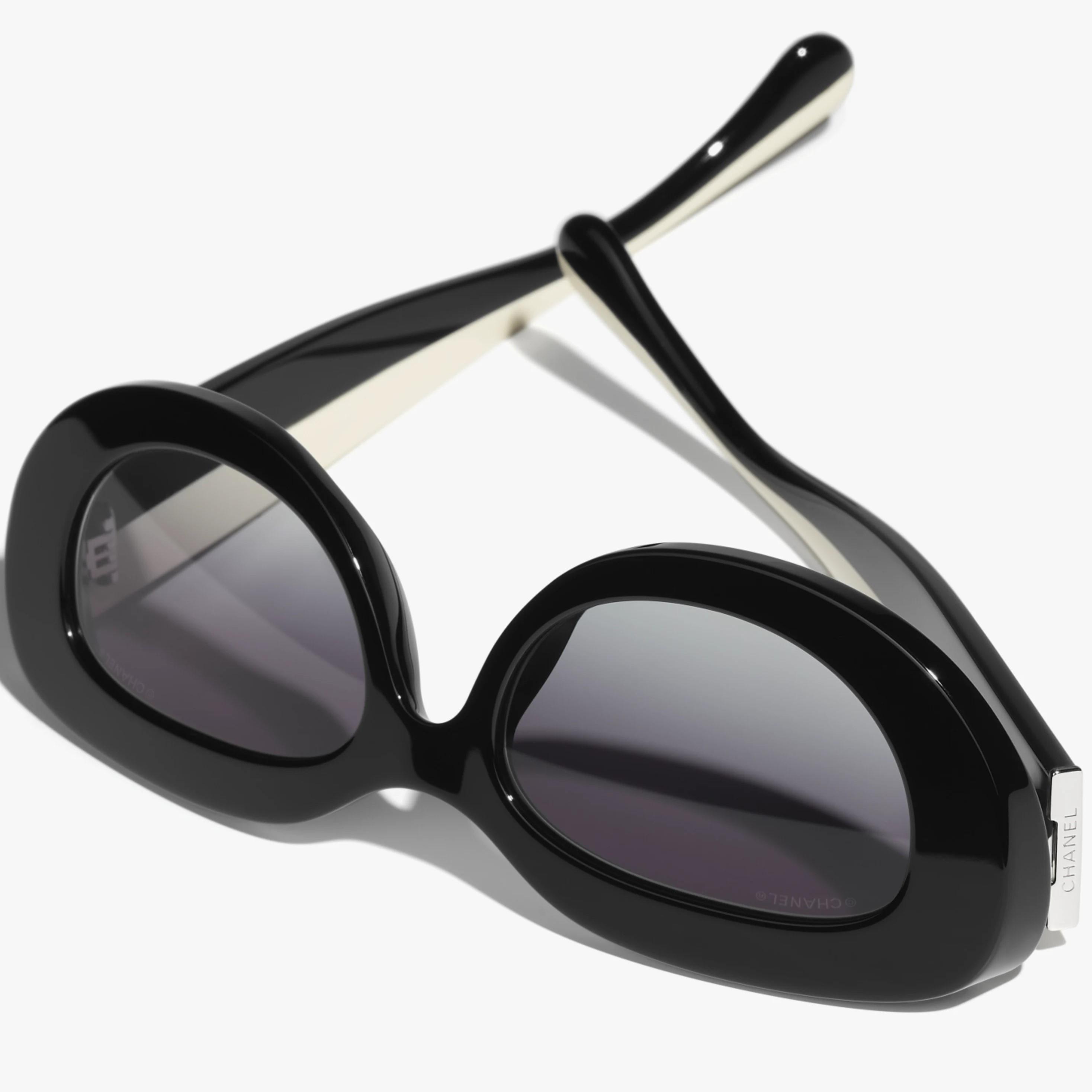 Mắt kính Chanel Oval sunglasses Black Acetate Frame Gray Lenses 5562B 5