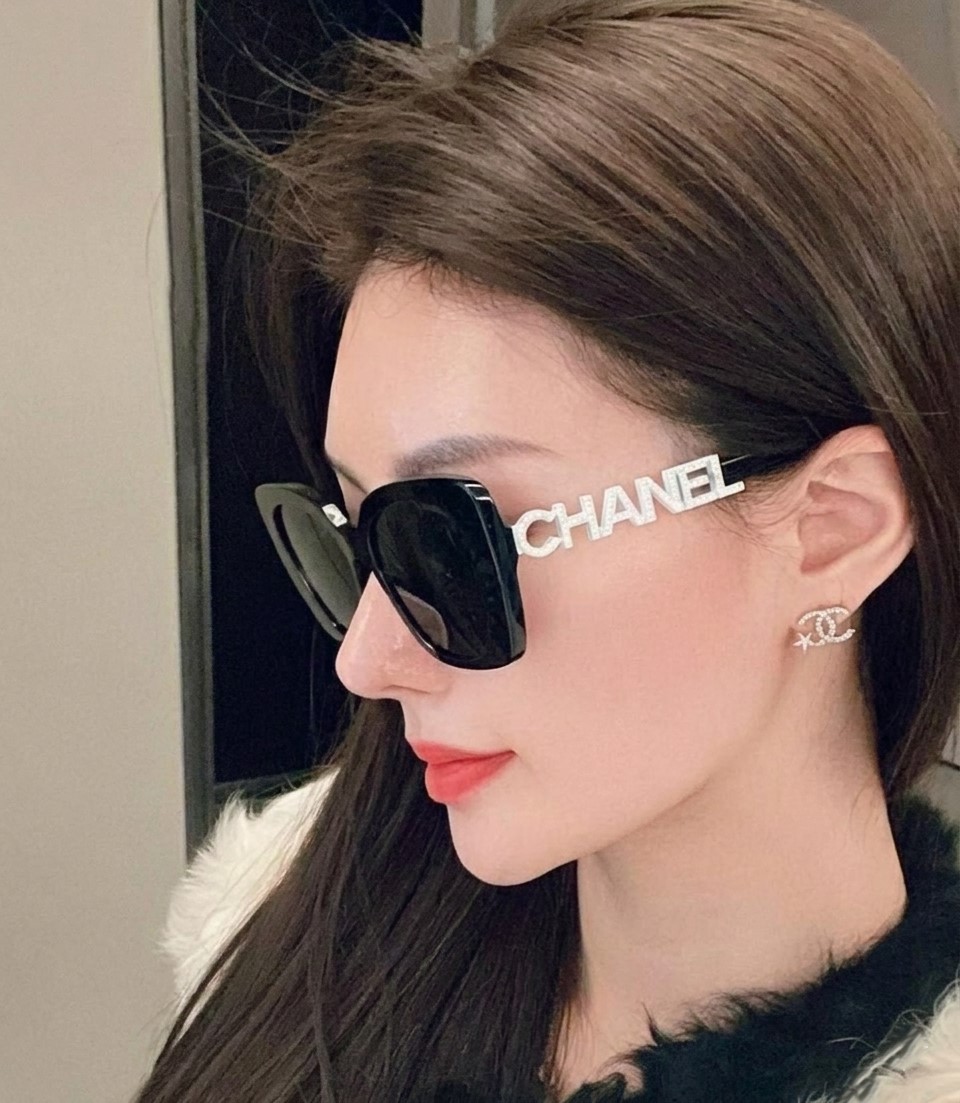 Mắt kính Chanel Square Sunglasses Black Acetate Frame Grey Lenses CH5422B 3