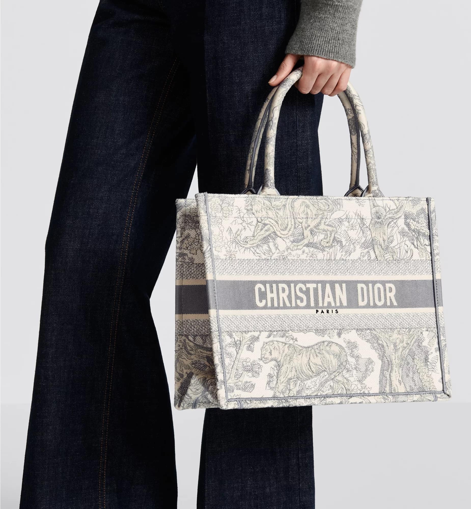 Túi xách nữ Medium Dior Book Tote Ecru and Gray Toile de Jouy Embroidery 9