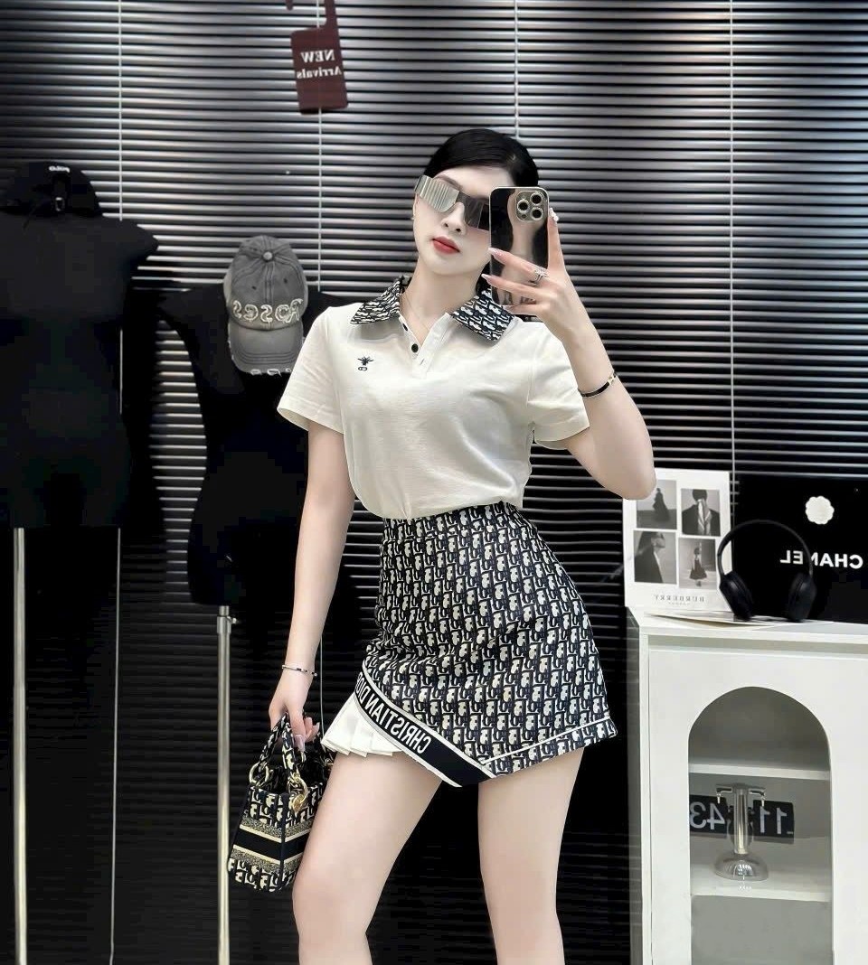 Set áo thun cổ polo váy vải ngắn Dior 3