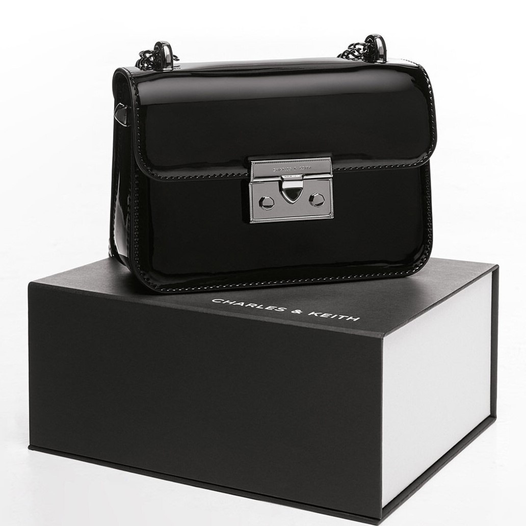 TÚI XÁCH NỮ CHARLES KEITH ALVA PATENT PUSH-LOCK CHAIN BAG BLACK CK2-80701391 4