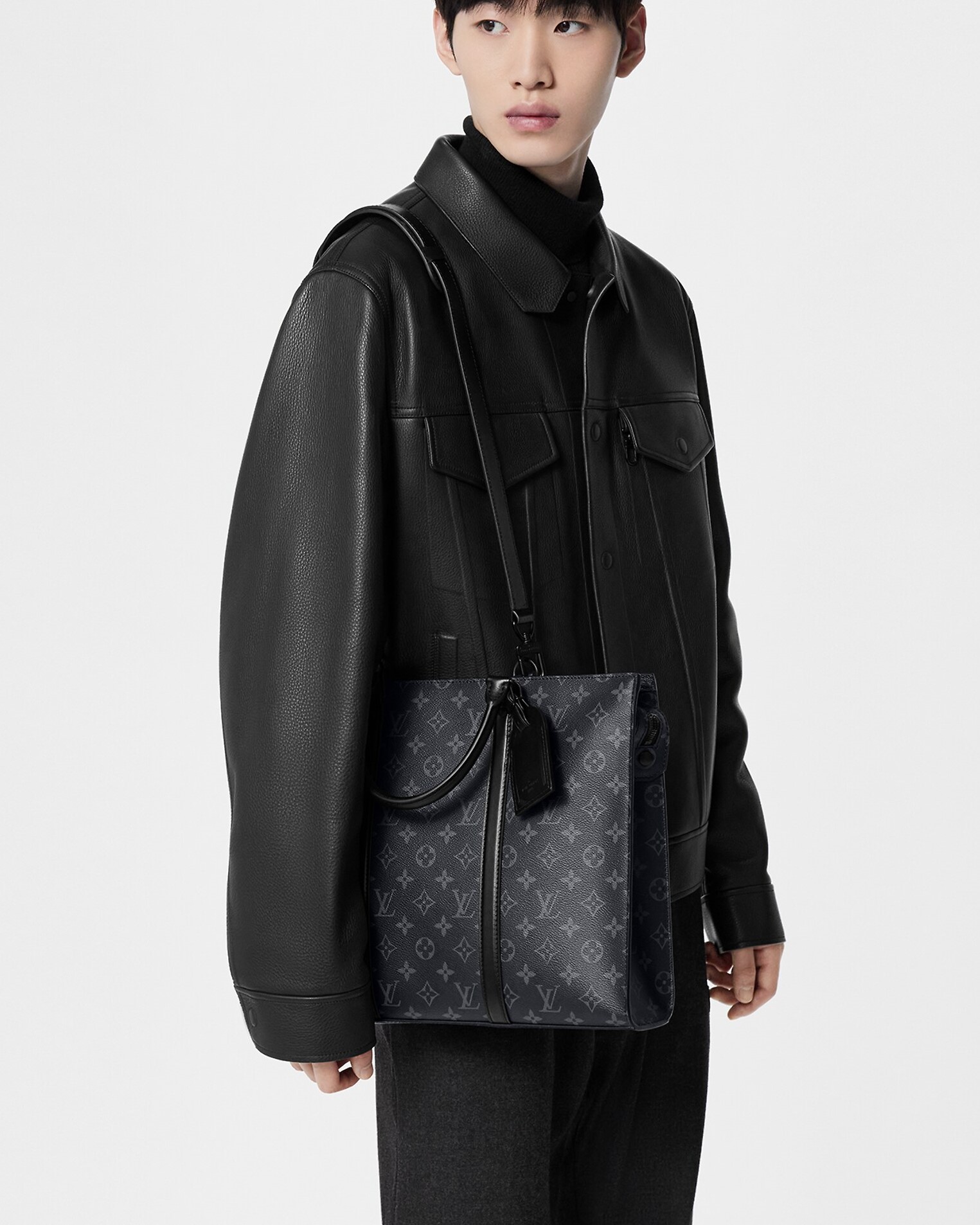 Túi Tote LV Louis Vuitton Sac Plat Horizontal Zippe Monogram Eclipse Coated  Canvas Bags