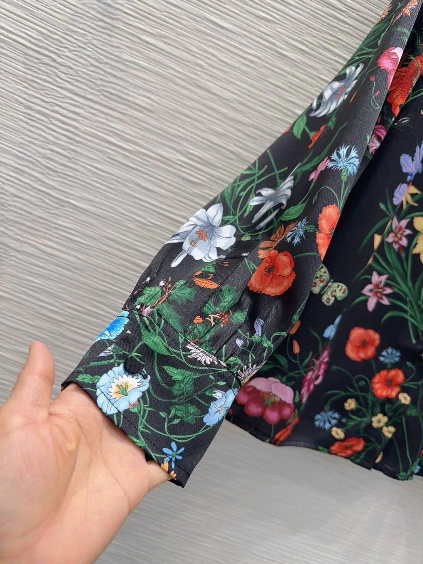 Áo sơ mi lụa Gucci Printed silk twill shirt 7