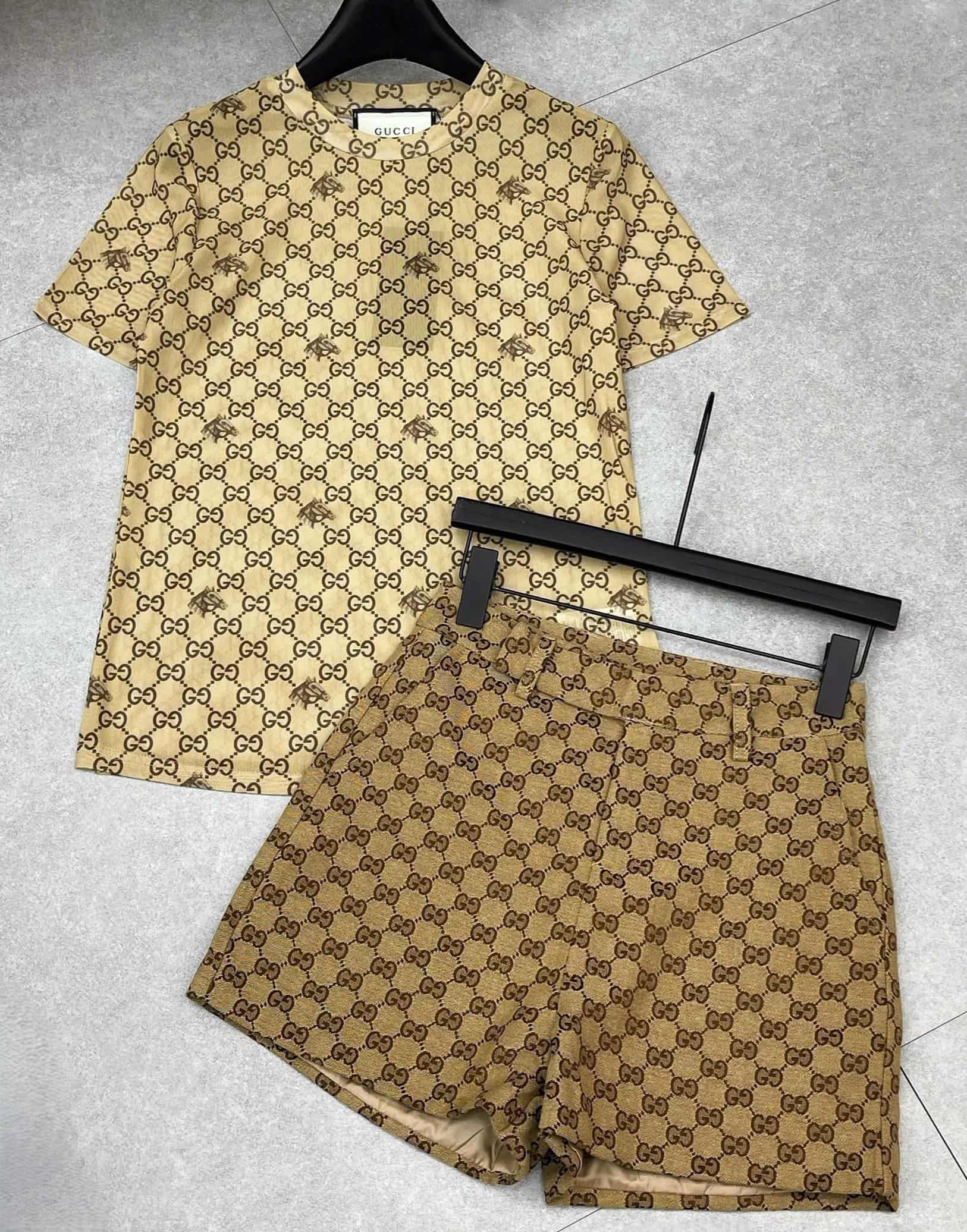 Set áo thun tay ngắn cổ tròn kèm quần short nữ Gucci 3