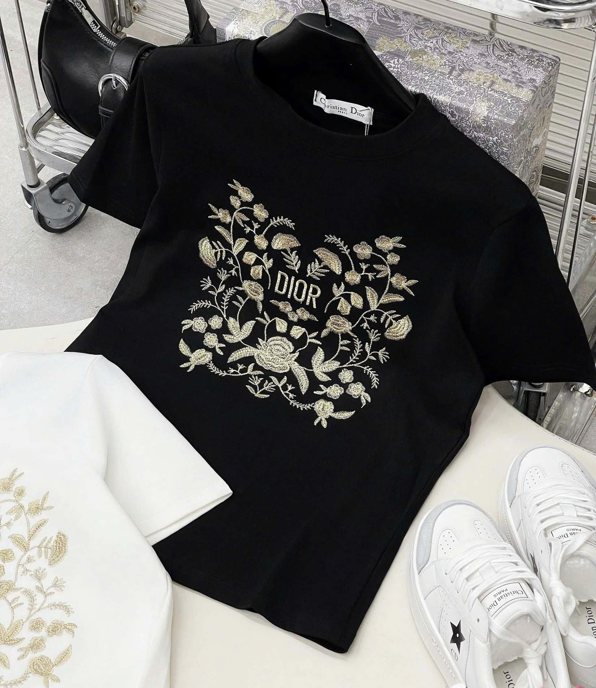 Áo họa tiết nữ tay ngắn Dior 2