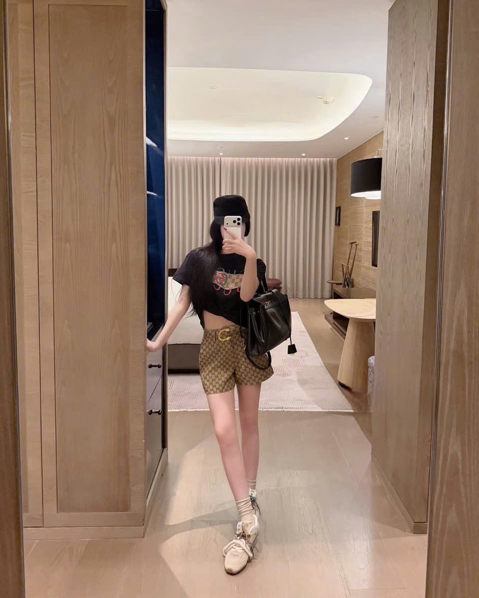 Set bộ áo quần gucci, áo thun đen gucci, quần ngắn nữ gucci, giá combo áo quần ngắn nữ gucci, shop bán áo quần ngắn nữ gucci 1