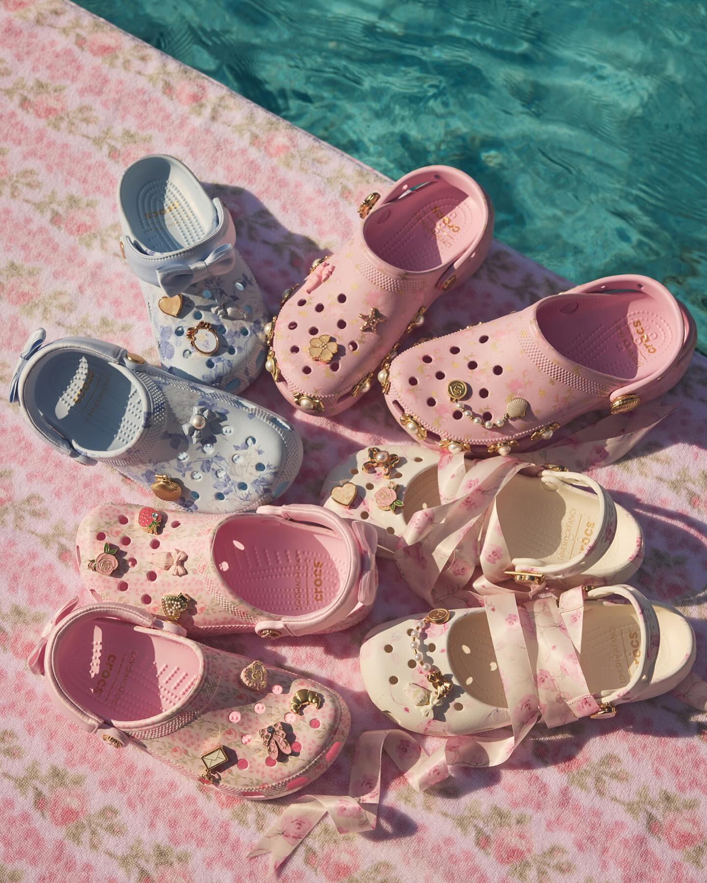 Giày Crocs LoveShackFancy Classic Clog Pink Milk 2
