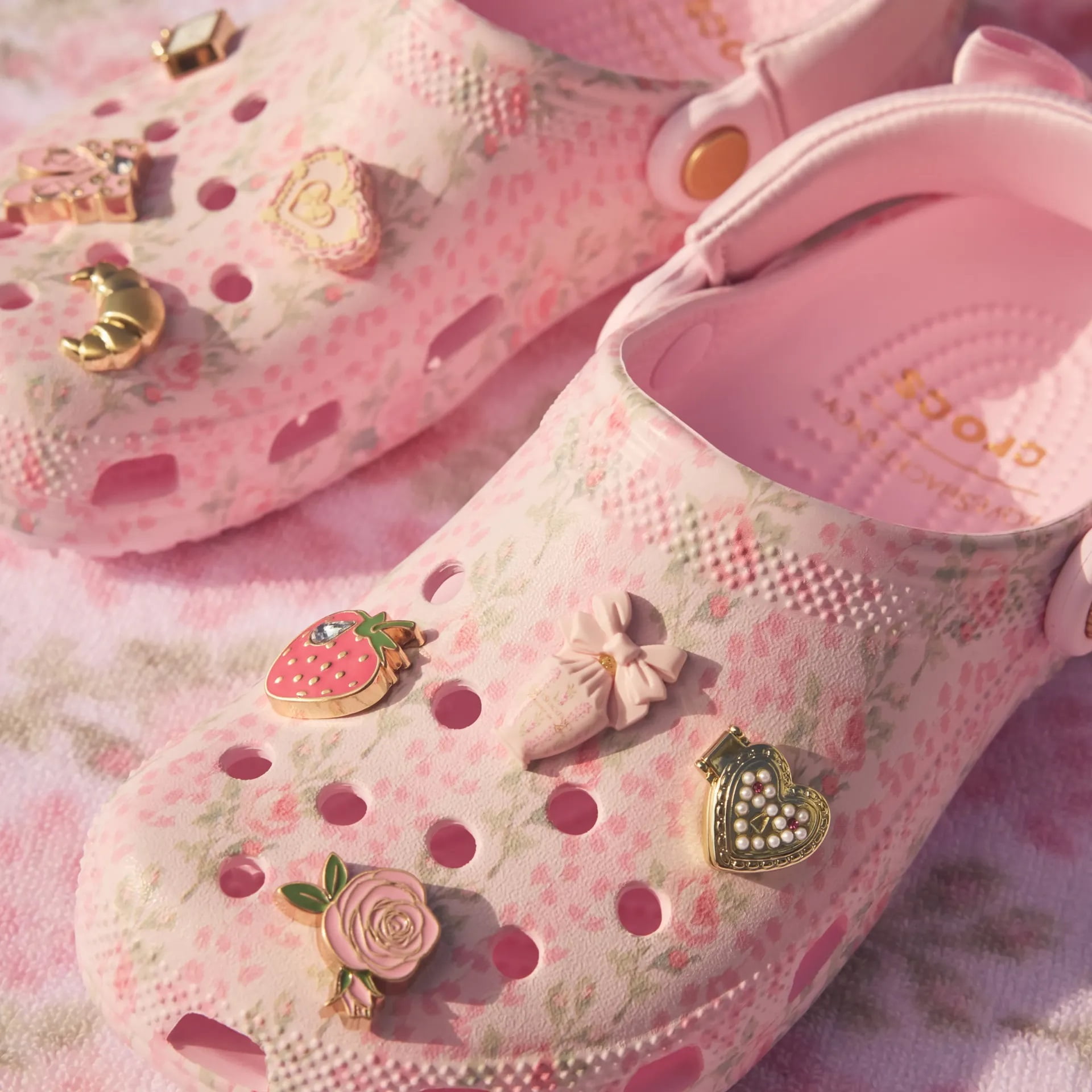 Giày Crocs LoveShackFancy Classic Clog Pink Milk 11
